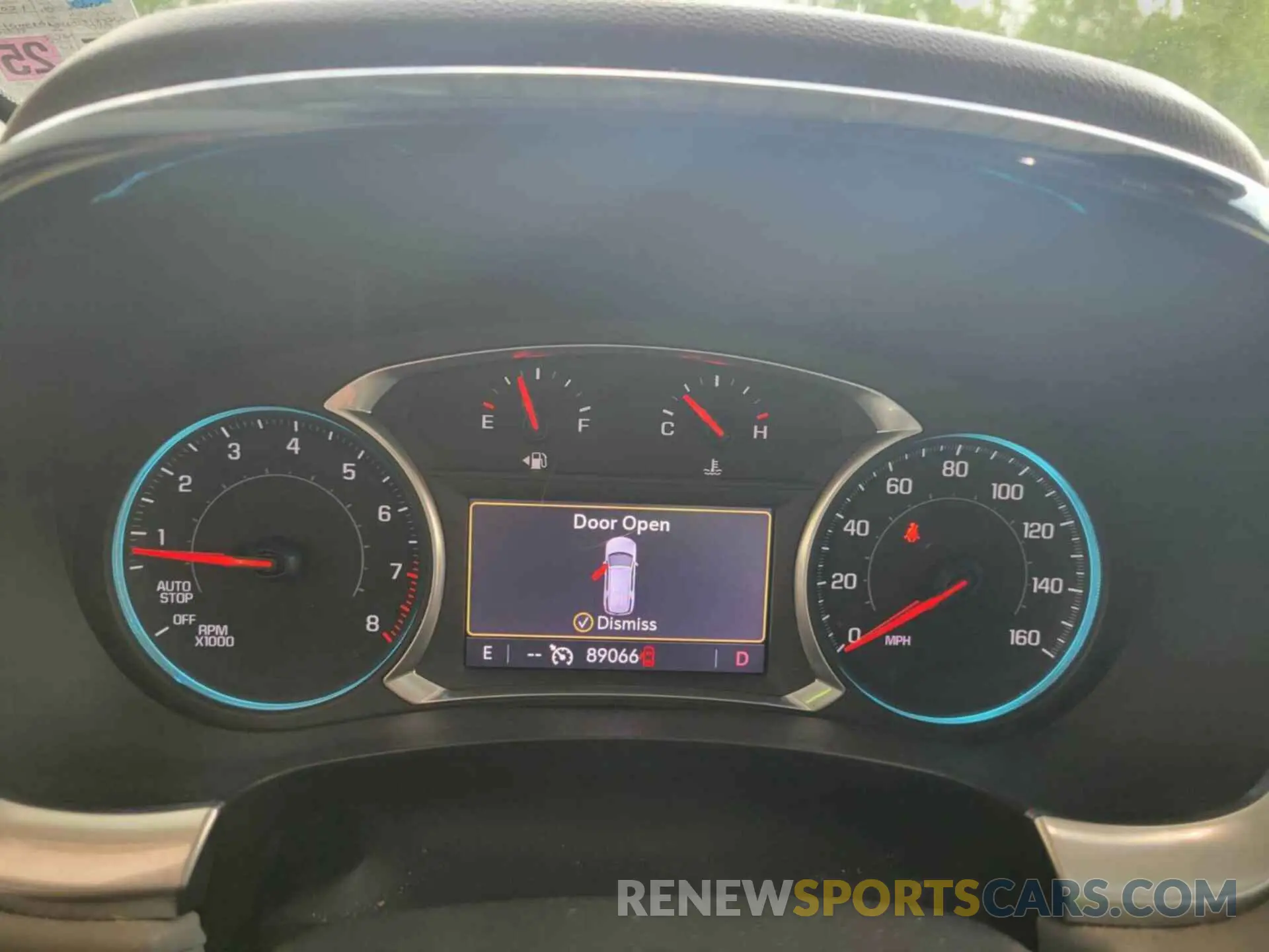 25 Photograph of a damaged car 1GNERGKWXMJ183260 CHEVROLET TRAVERSE 2021