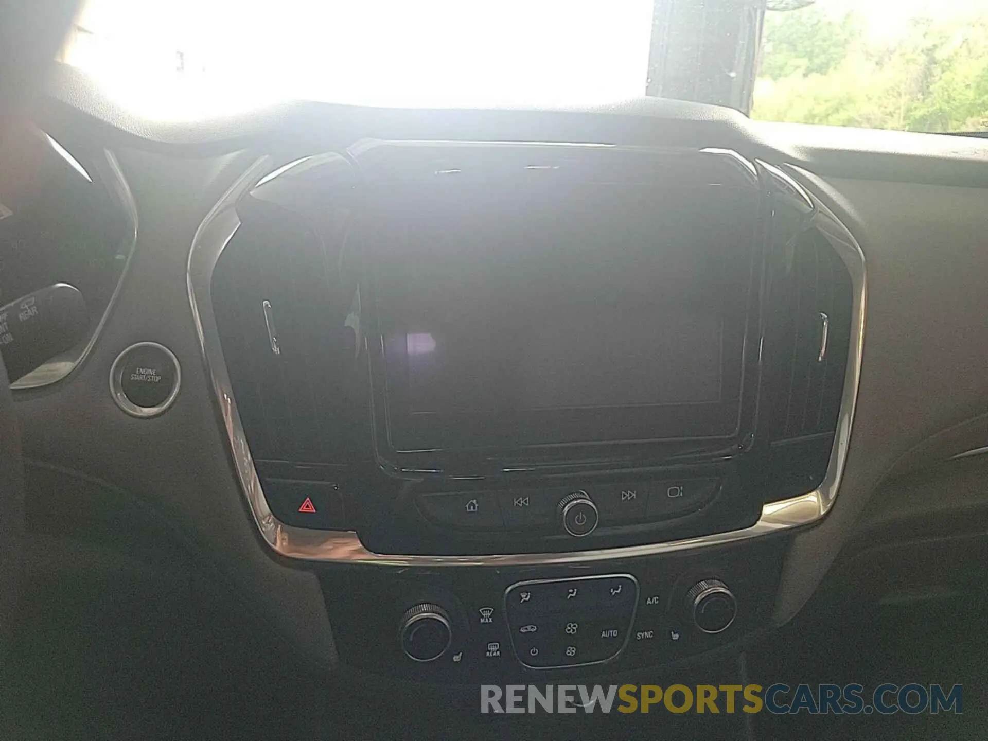 28 Photograph of a damaged car 1GNERGKWXMJ183260 CHEVROLET TRAVERSE 2021