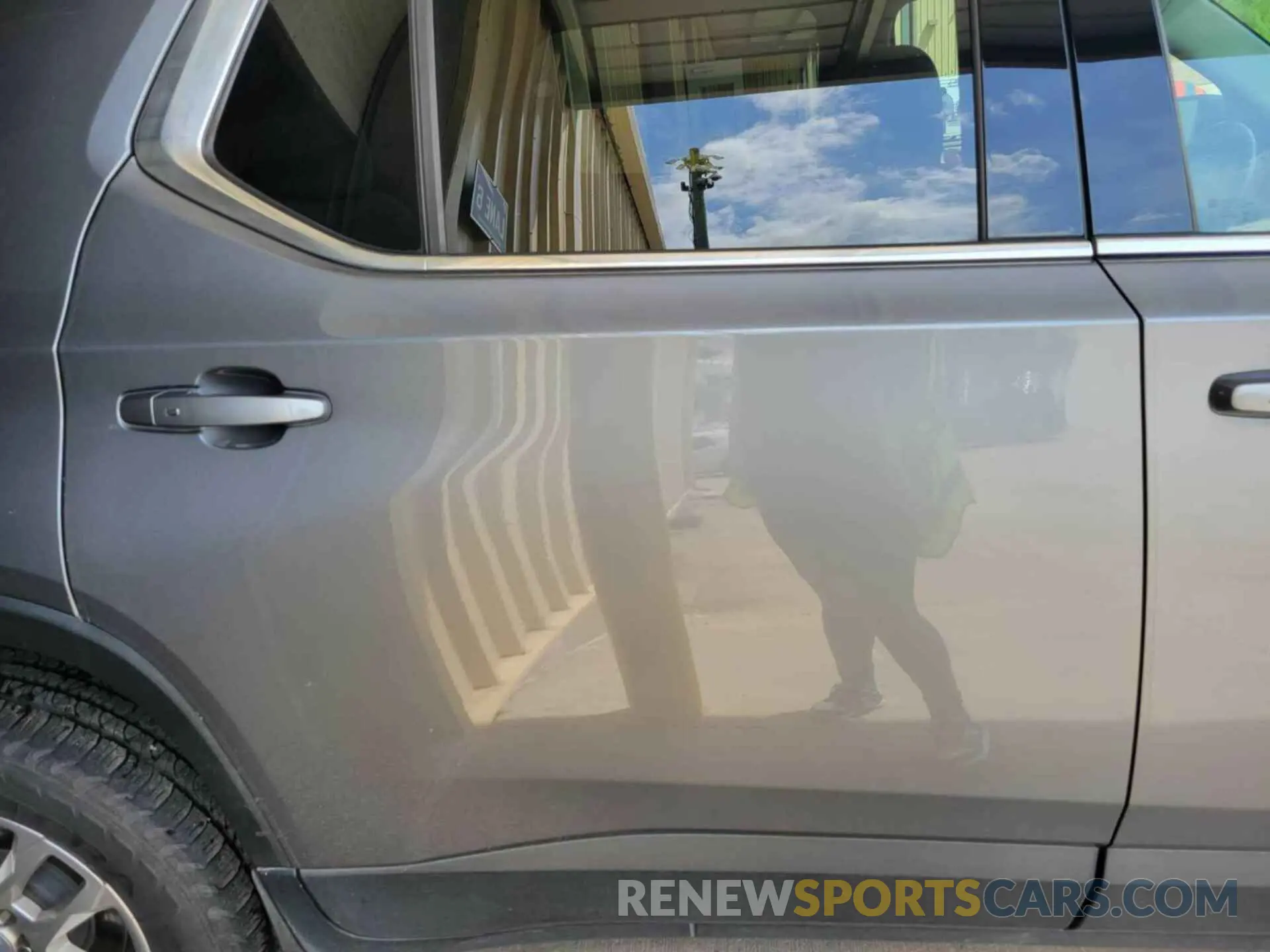 36 Photograph of a damaged car 1GNERGKWXMJ183260 CHEVROLET TRAVERSE 2021