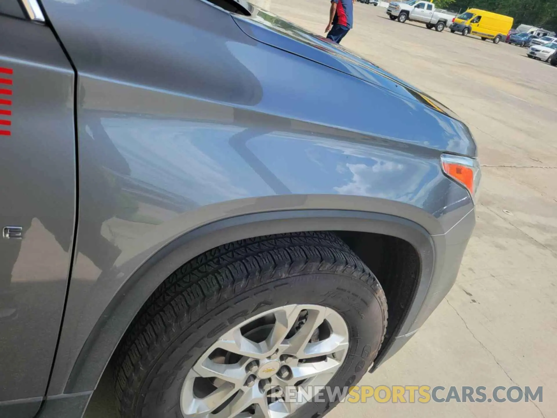 4 Photograph of a damaged car 1GNERGKWXMJ183260 CHEVROLET TRAVERSE 2021