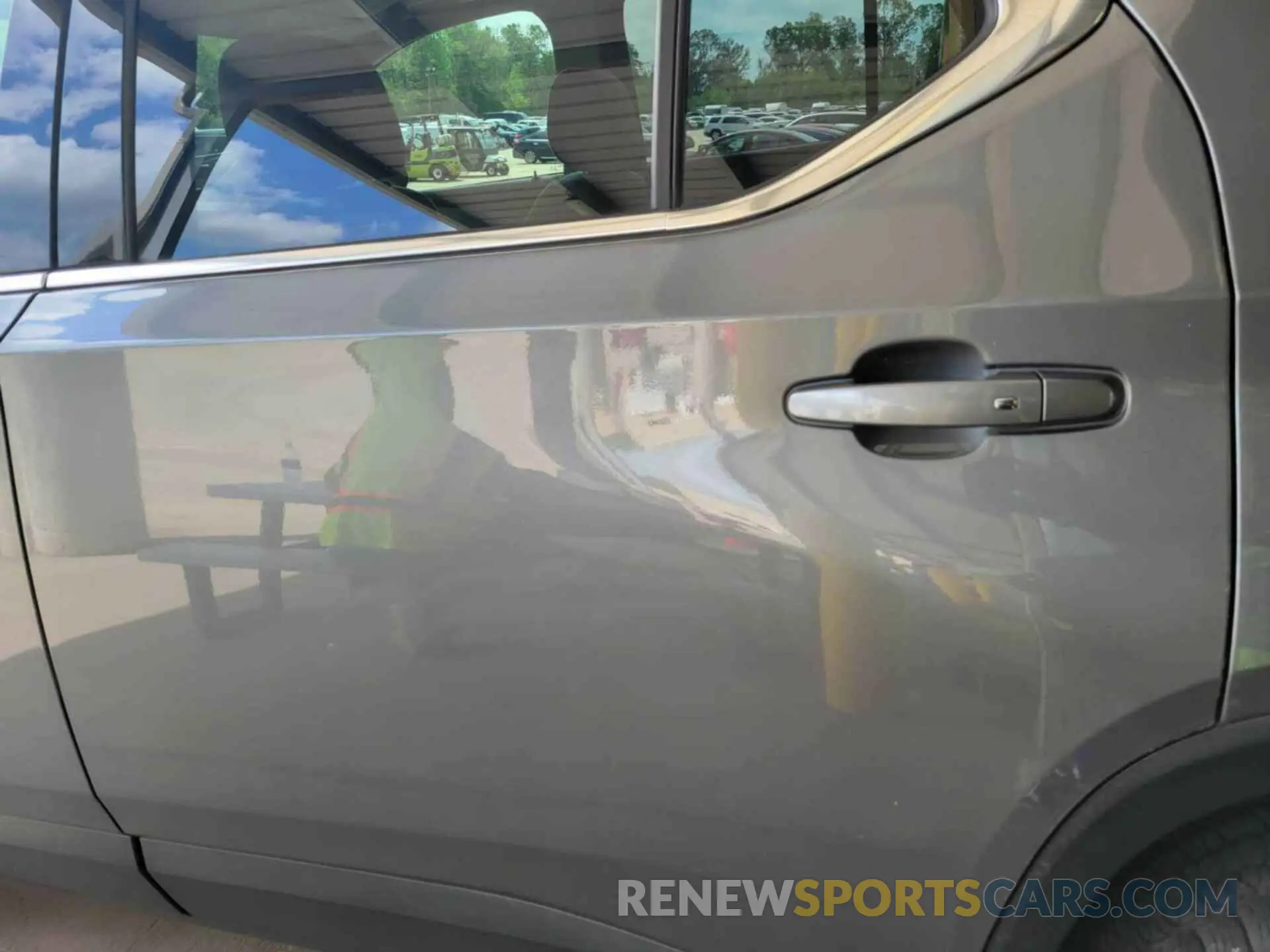 6 Photograph of a damaged car 1GNERGKWXMJ183260 CHEVROLET TRAVERSE 2021
