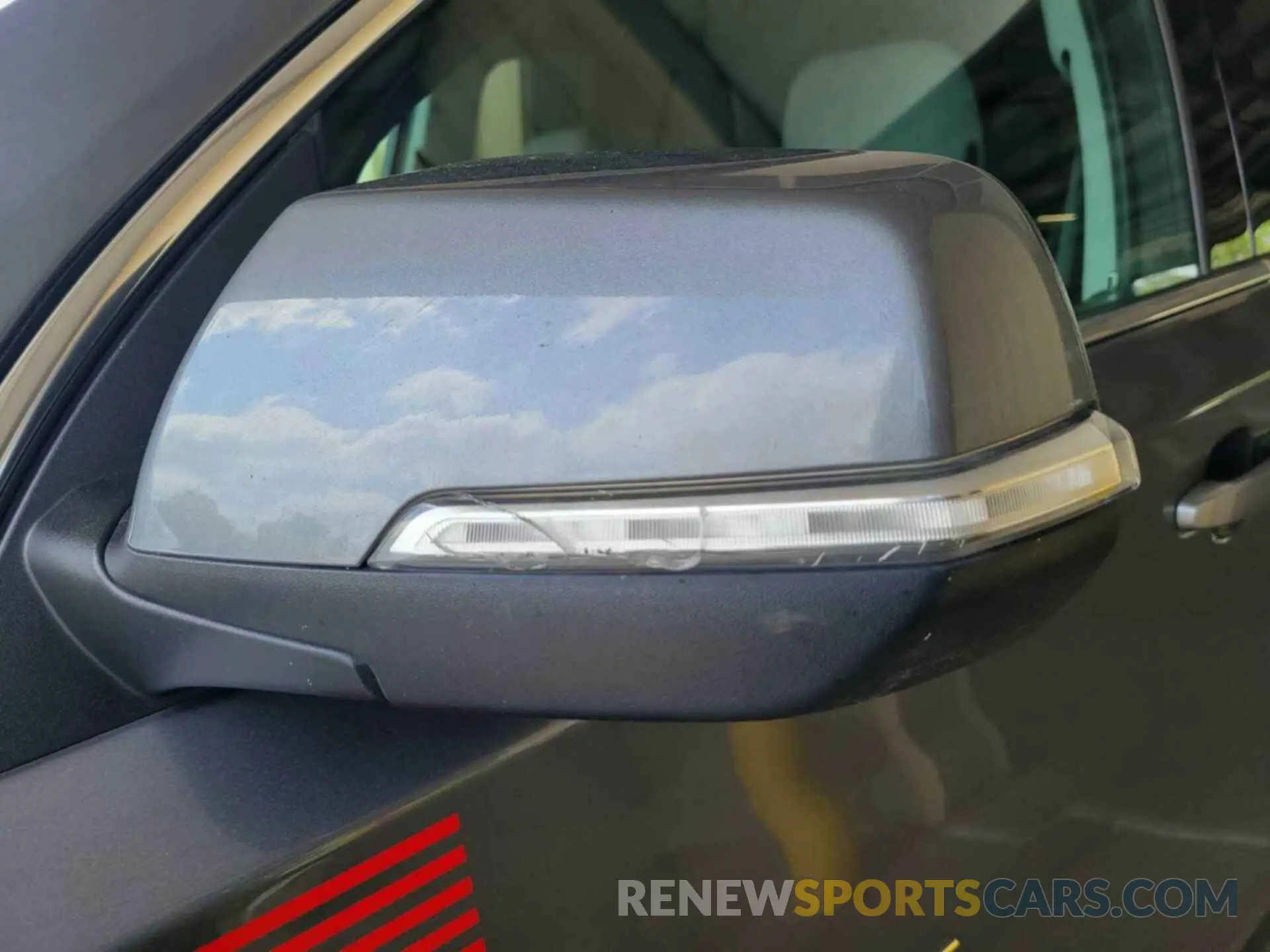 8 Photograph of a damaged car 1GNERGKWXMJ183260 CHEVROLET TRAVERSE 2021