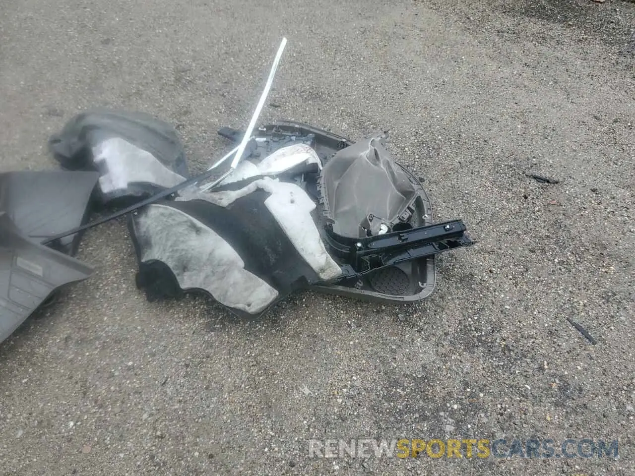 15 Photograph of a damaged car 1GNERHKW1MJ105052 CHEVROLET TRAVERSE 2021