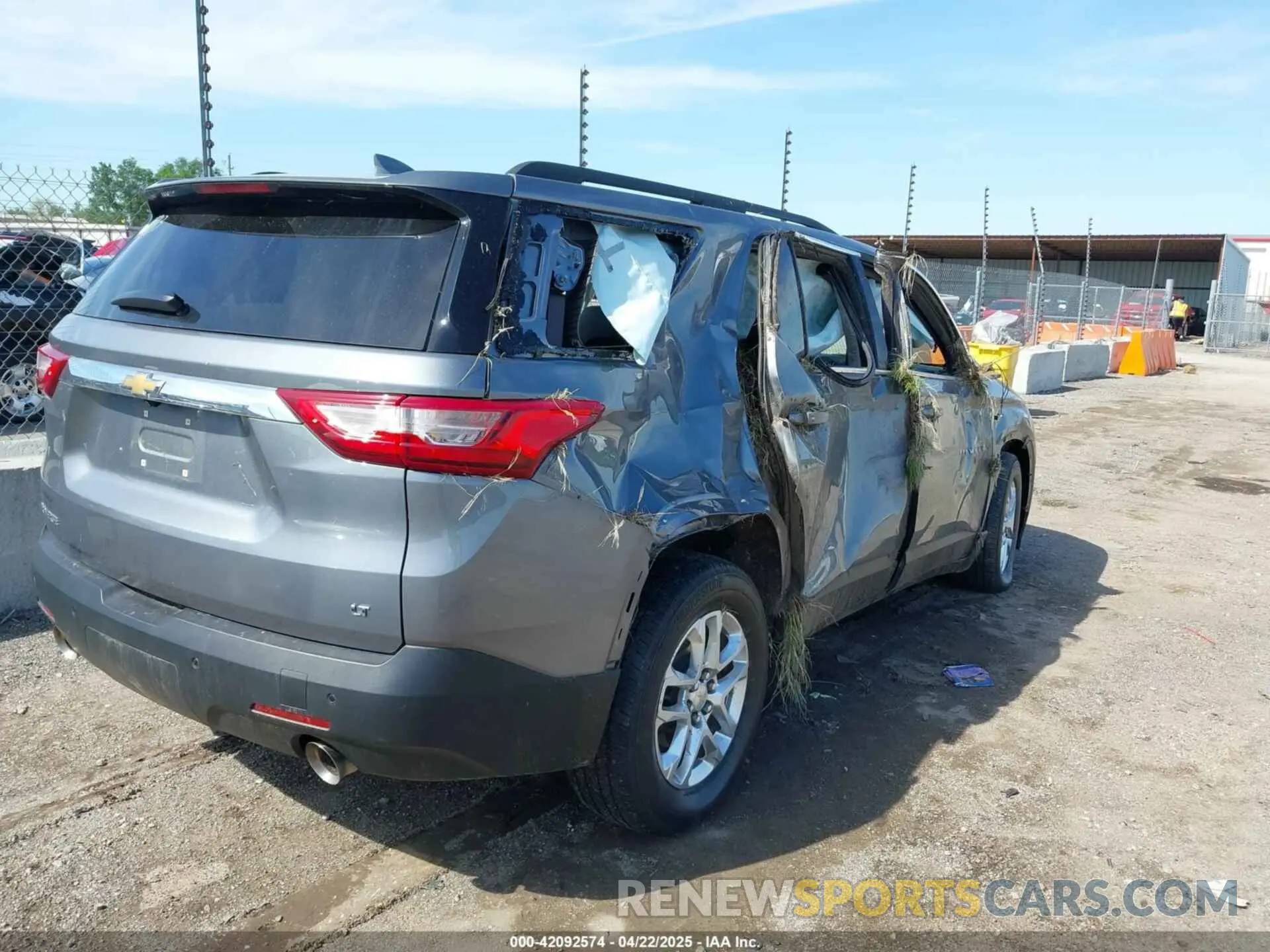 4 Photograph of a damaged car 1GNERHKW2MJ111197 CHEVROLET TRAVERSE 2021