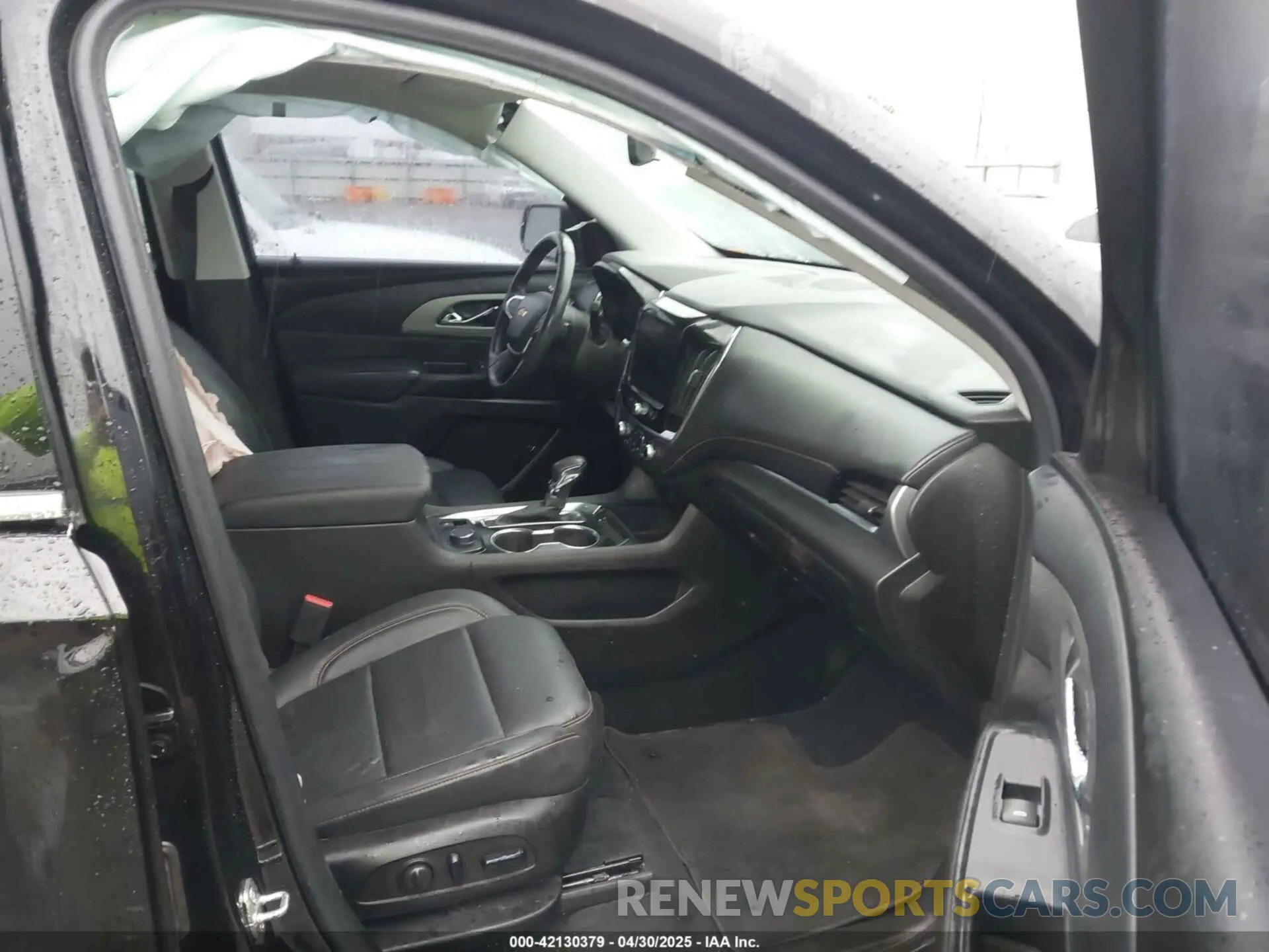 5 Photograph of a damaged car 1GNERHKW2MJ248477 CHEVROLET TRAVERSE 2021