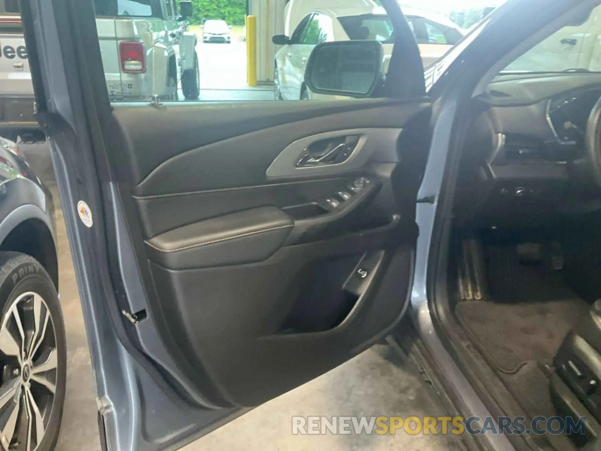 2 Photograph of a damaged car 1GNERHKW7MJ181763 CHEVROLET TRAVERSE 2021
