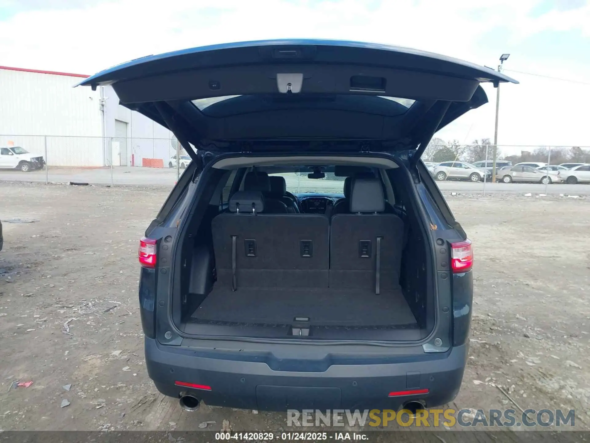 17 Photograph of a damaged car 1GNERHKW7MJ212137 CHEVROLET TRAVERSE 2021