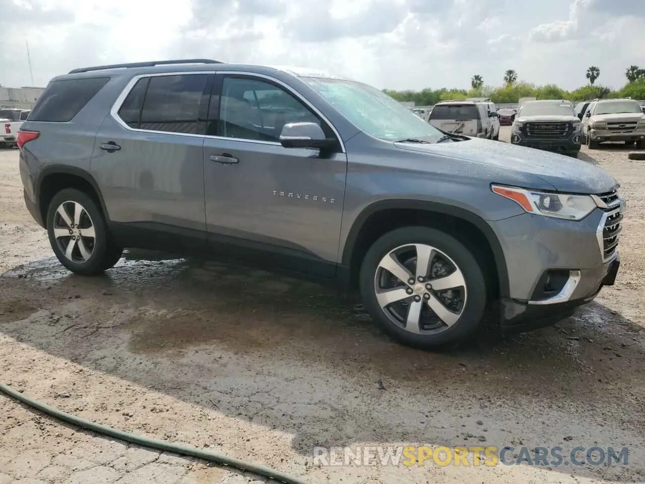 4 Photograph of a damaged car 1GNERHKW7MJ213448 CHEVROLET TRAVERSE 2021