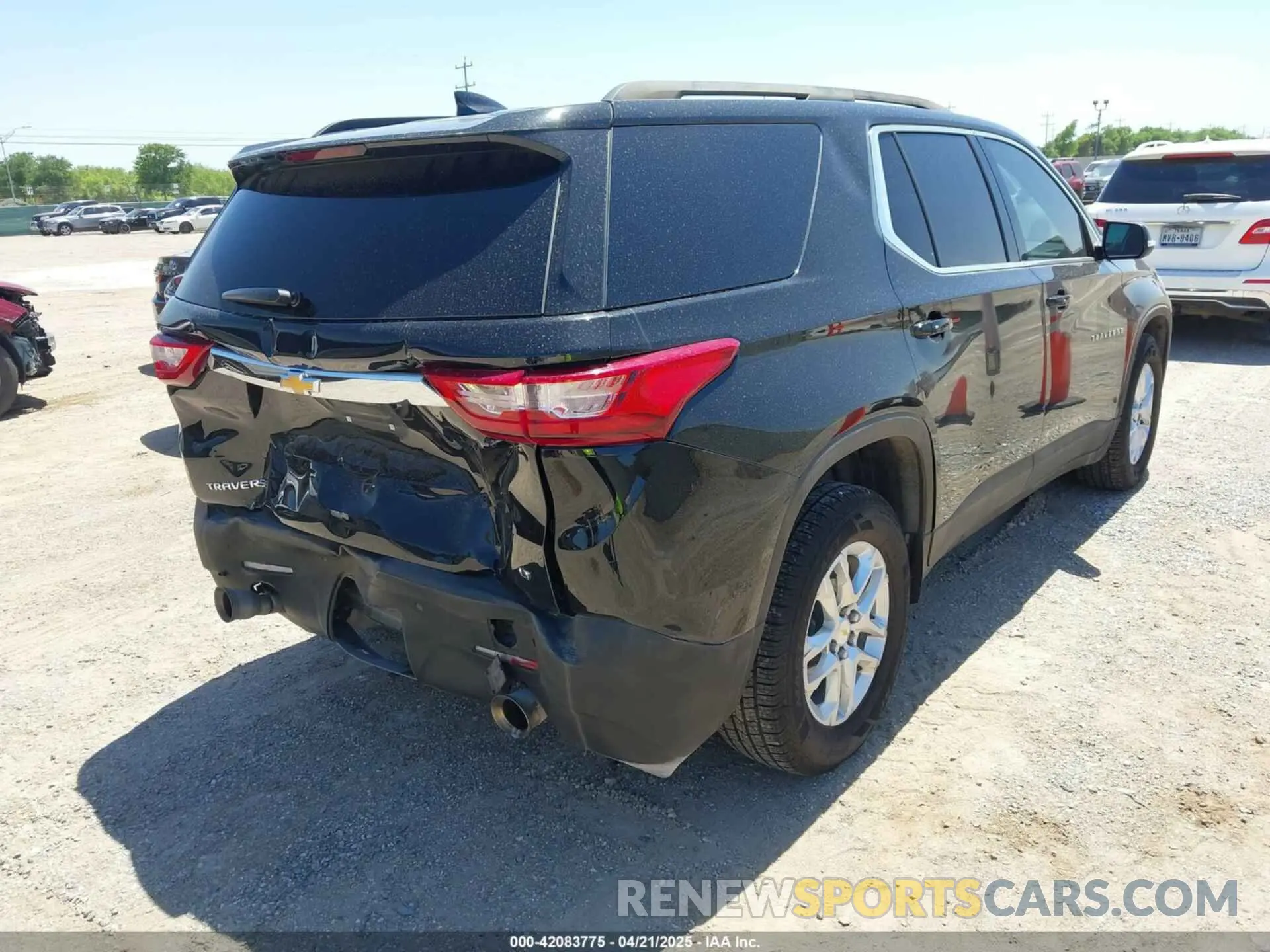 4 Photograph of a damaged car 1GNERHKW8MJ248984 CHEVROLET TRAVERSE 2021