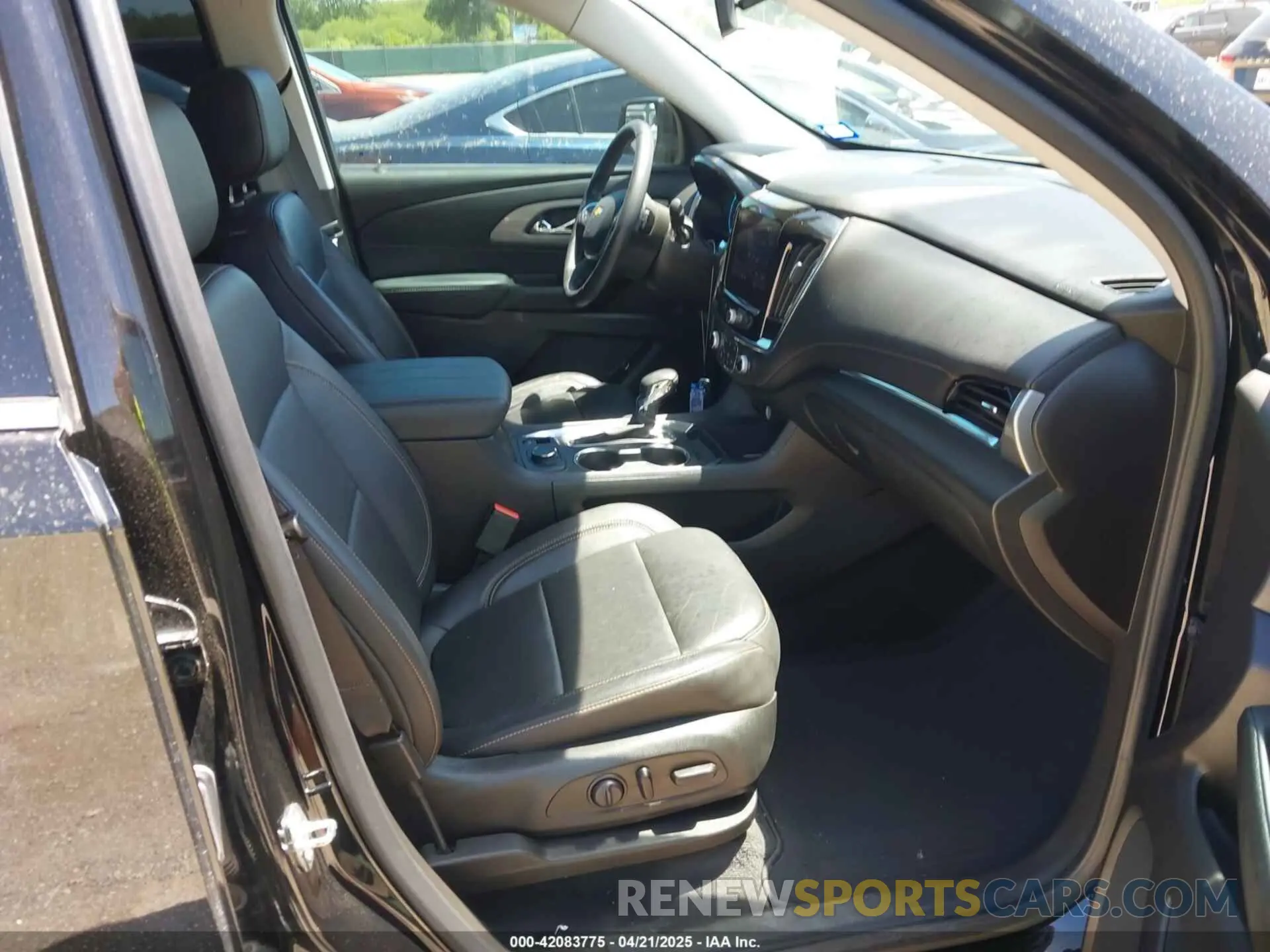 5 Photograph of a damaged car 1GNERHKW8MJ248984 CHEVROLET TRAVERSE 2021