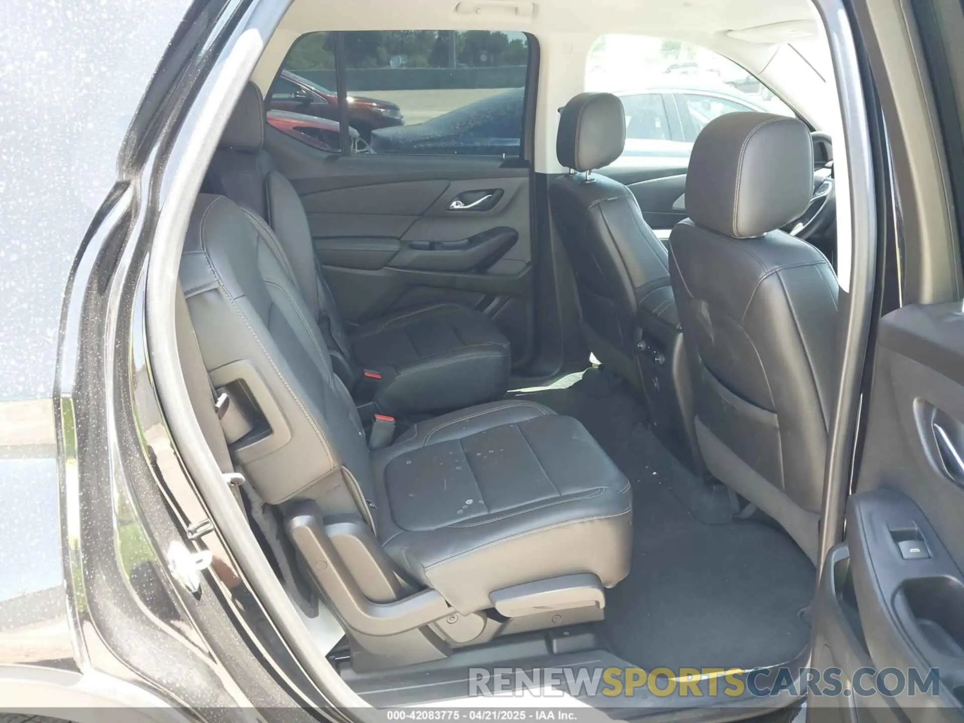 8 Photograph of a damaged car 1GNERHKW8MJ248984 CHEVROLET TRAVERSE 2021