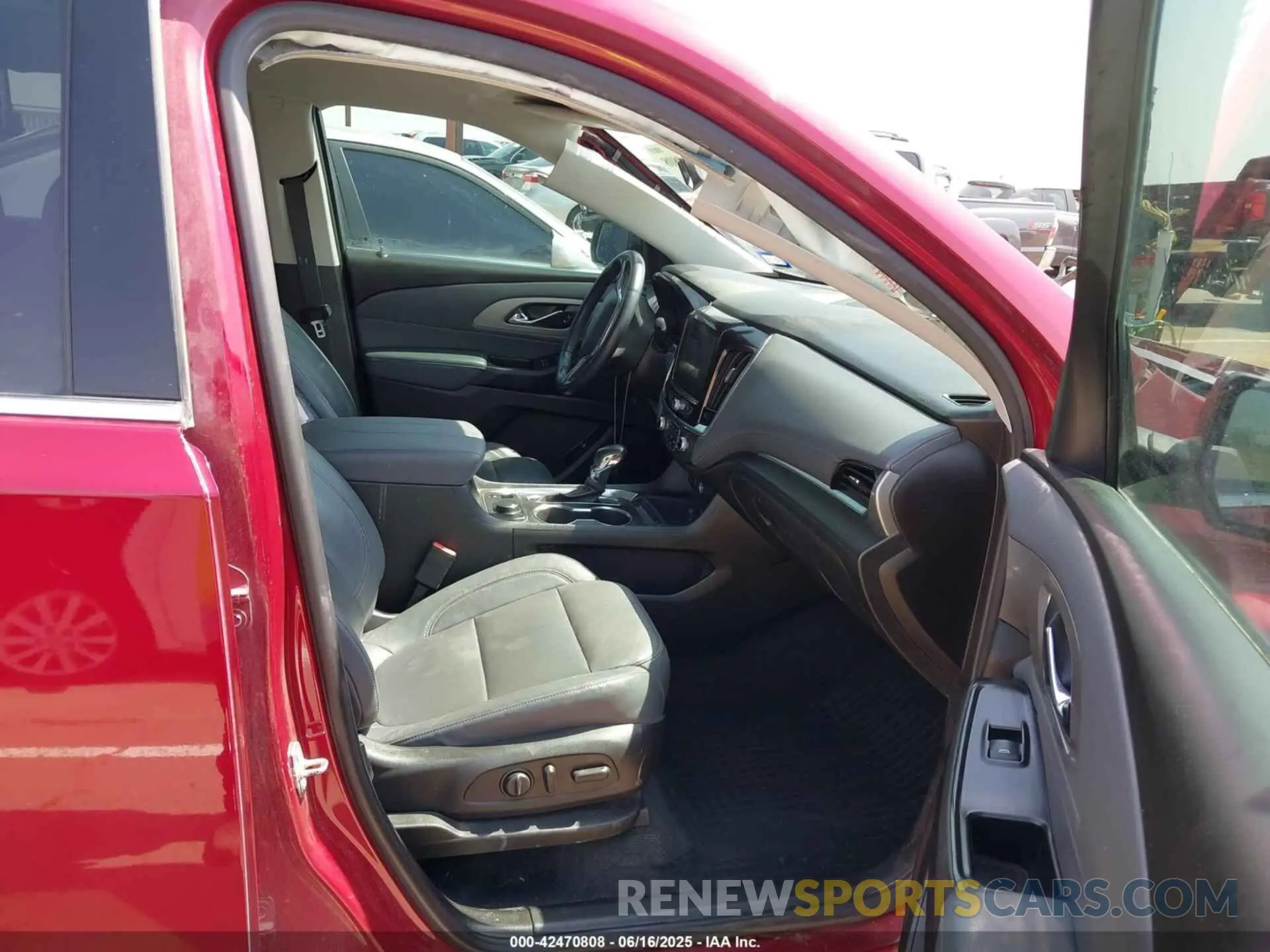 5 Photograph of a damaged car 1GNERHKW9MJ117918 CHEVROLET TRAVERSE 2021
