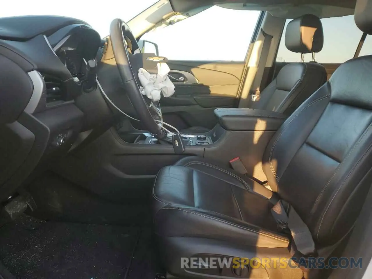 7 Photograph of a damaged car 1GNERHKWXMJ148319 CHEVROLET TRAVERSE 2021