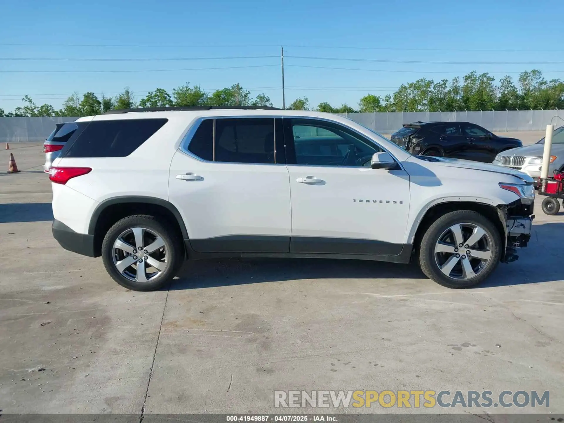 13 Photograph of a damaged car 1GNERHKWXMJ163645 CHEVROLET TRAVERSE 2021