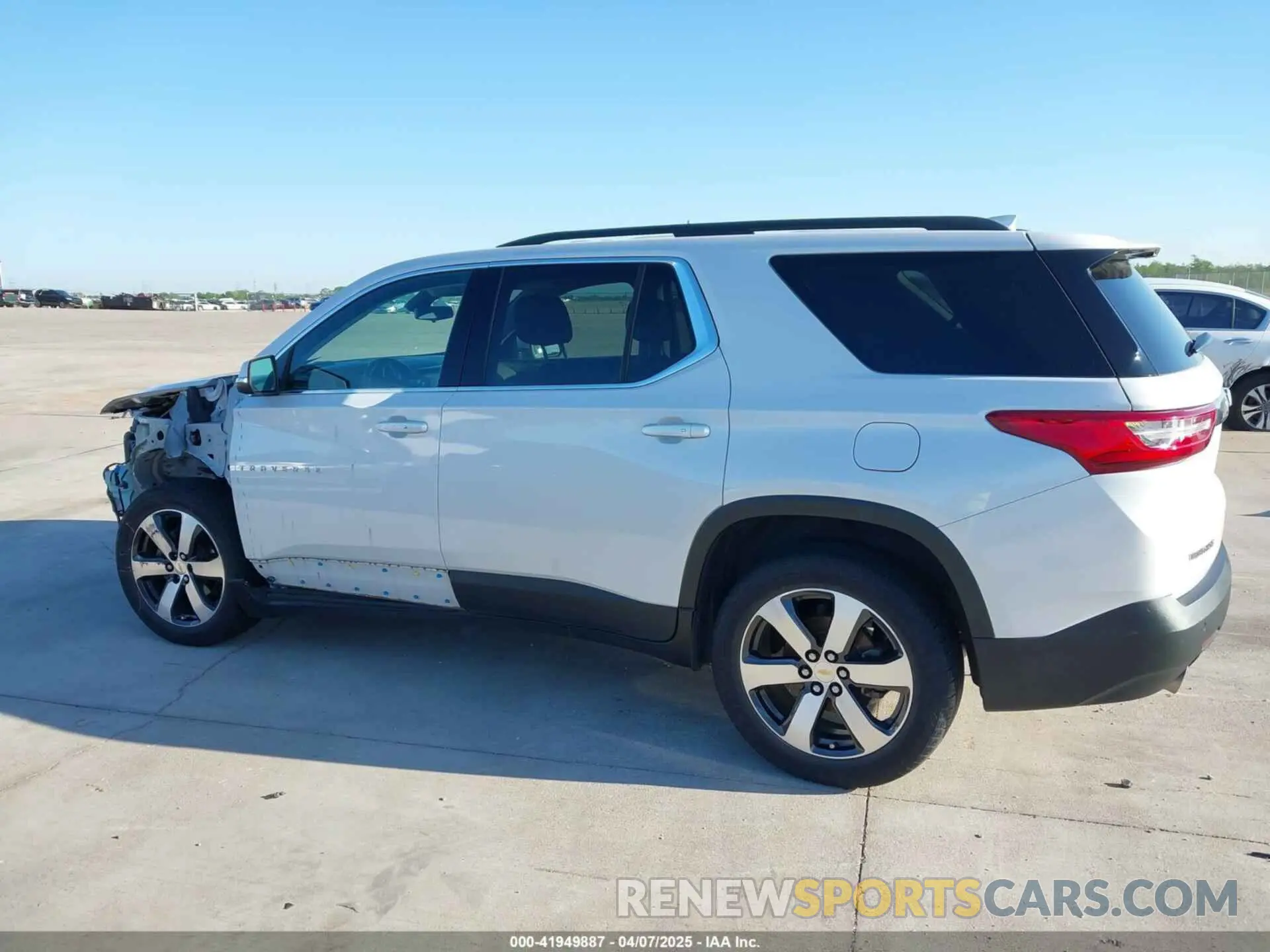 14 Photograph of a damaged car 1GNERHKWXMJ163645 CHEVROLET TRAVERSE 2021