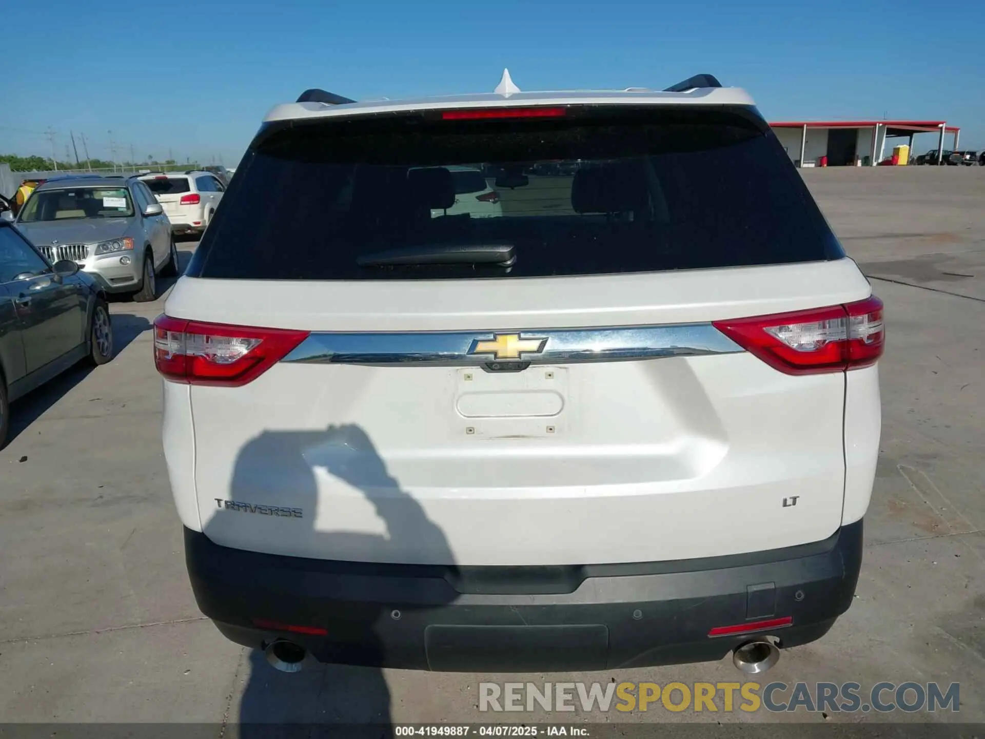 16 Photograph of a damaged car 1GNERHKWXMJ163645 CHEVROLET TRAVERSE 2021