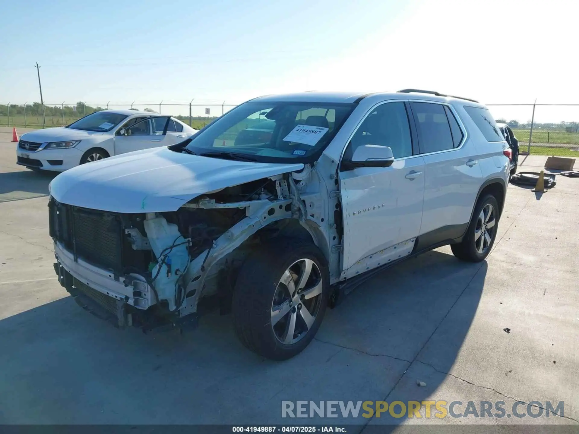 2 Photograph of a damaged car 1GNERHKWXMJ163645 CHEVROLET TRAVERSE 2021