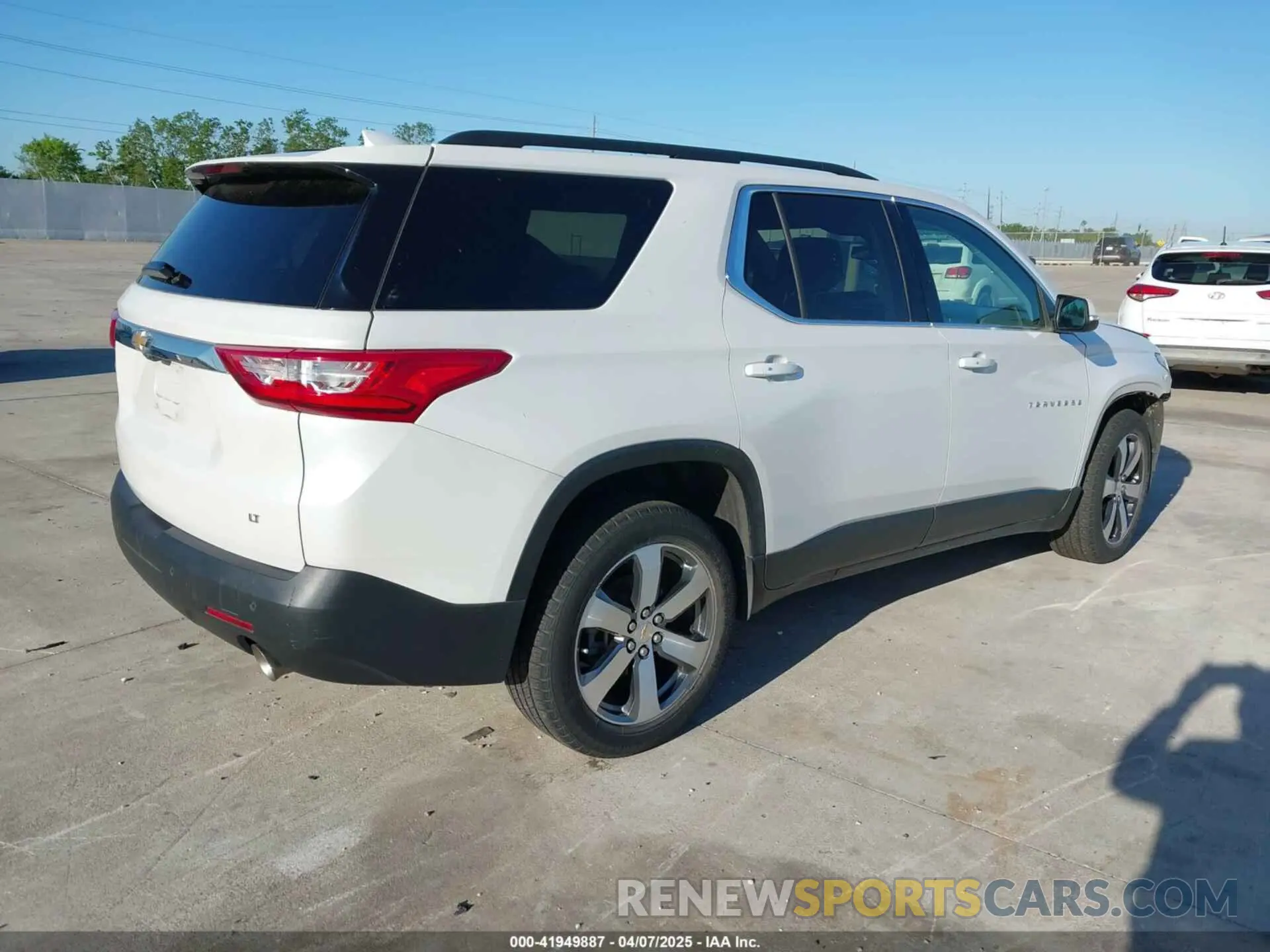 4 Photograph of a damaged car 1GNERHKWXMJ163645 CHEVROLET TRAVERSE 2021