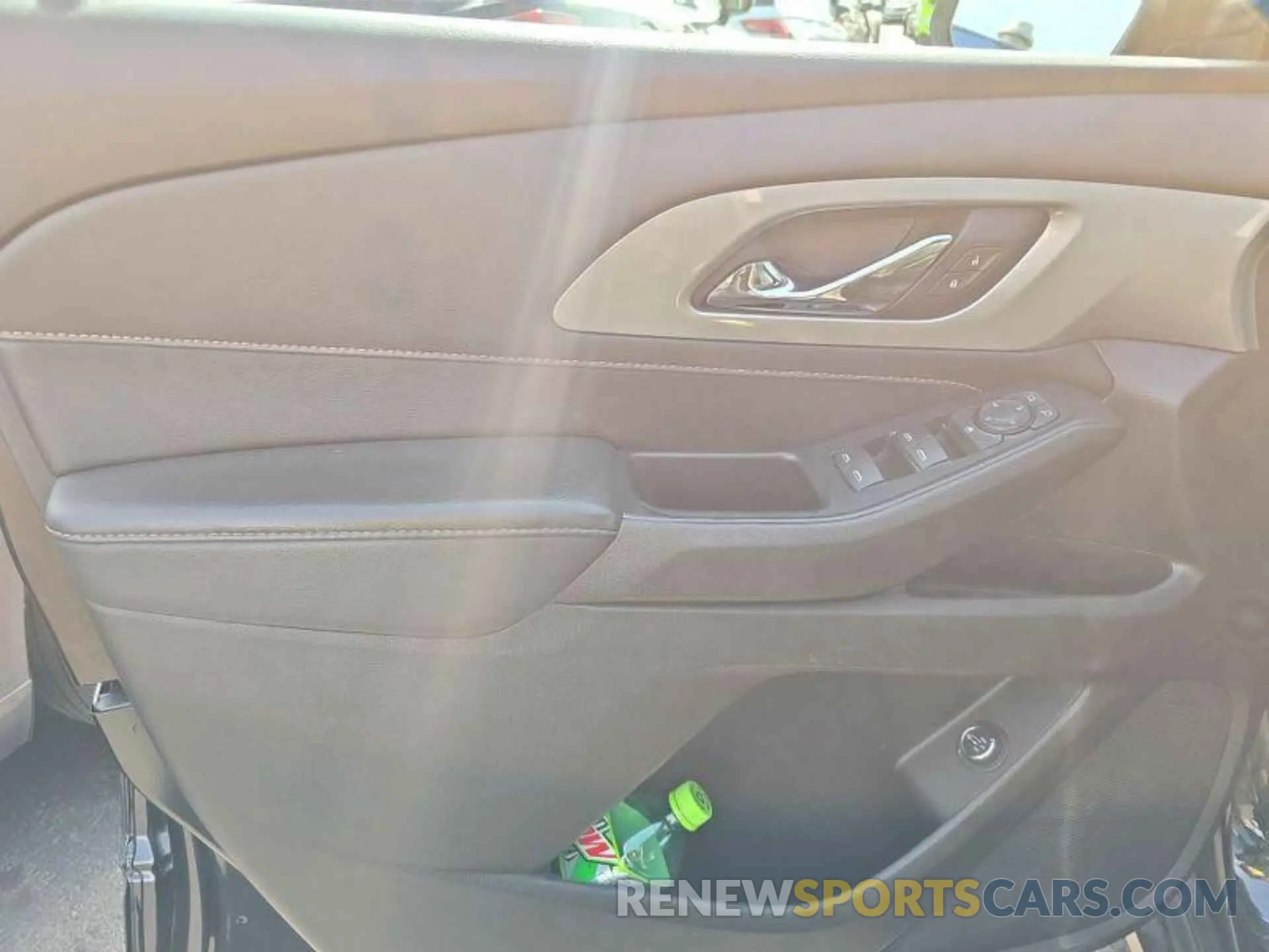 2 Photograph of a damaged car 1GNERHKWXMJ183734 CHEVROLET TRAVERSE 2021