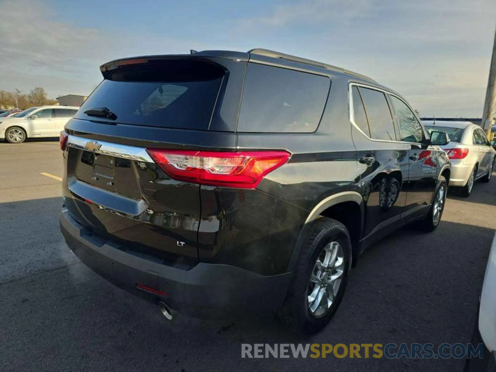 5 Photograph of a damaged car 1GNERHKWXMJ183734 CHEVROLET TRAVERSE 2021