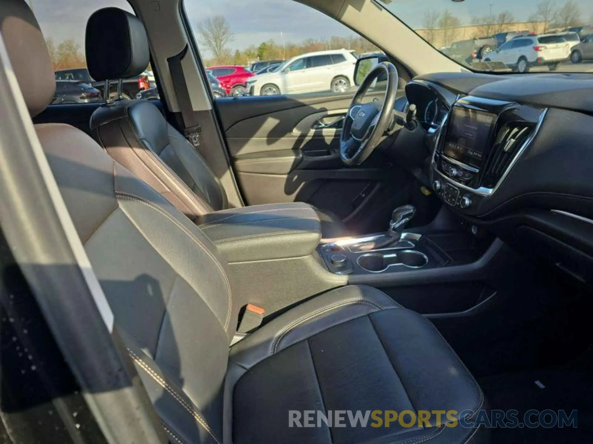 8 Photograph of a damaged car 1GNERHKWXMJ183734 CHEVROLET TRAVERSE 2021