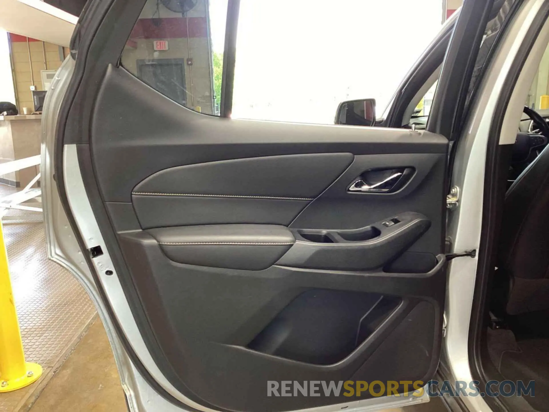 25 Photograph of a damaged car 1GNERJKW1MJ146014 CHEVROLET TRAVERSE 2021