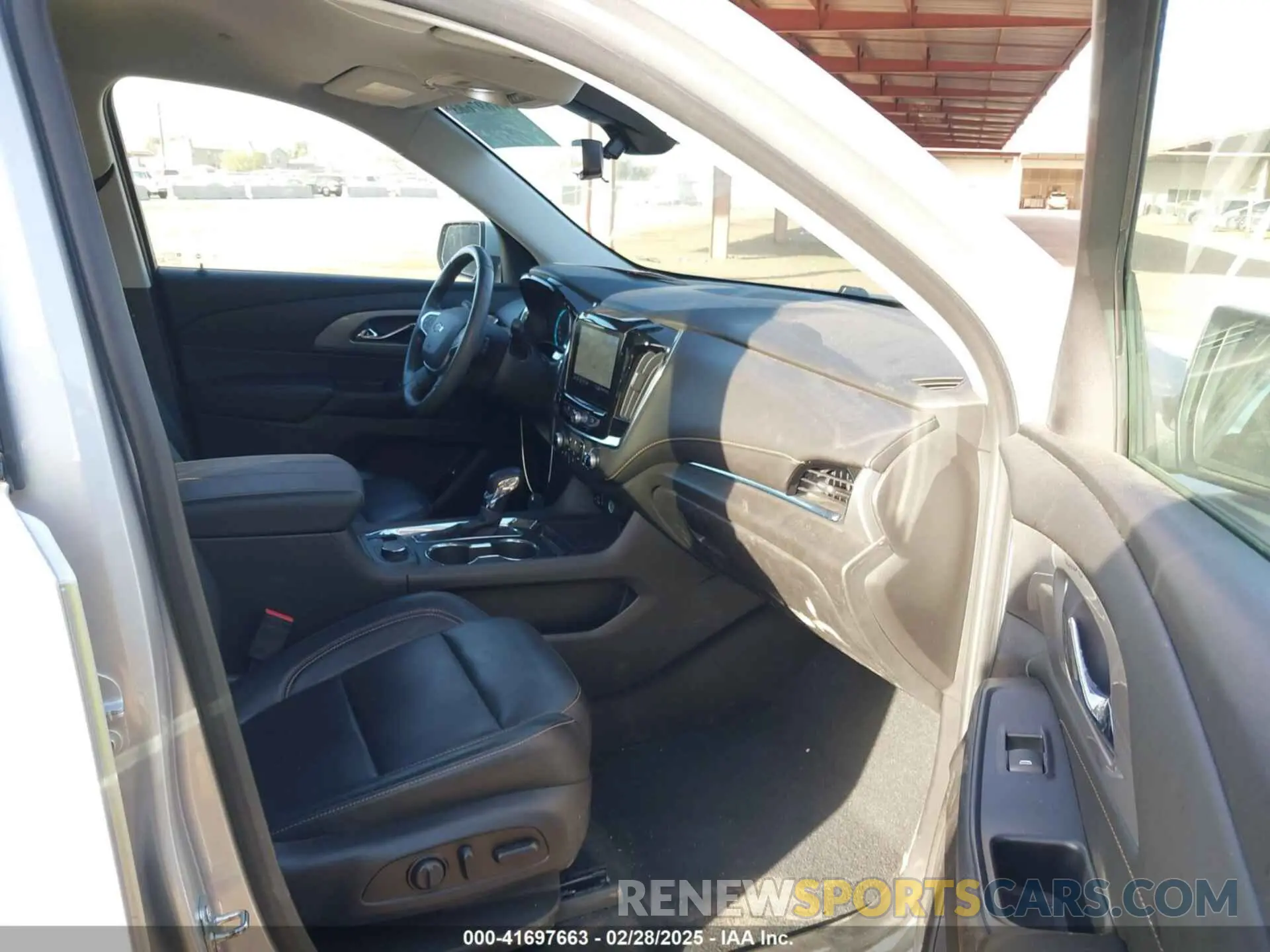 5 Photograph of a damaged car 1GNERJKW6MJ164170 CHEVROLET TRAVERSE 2021