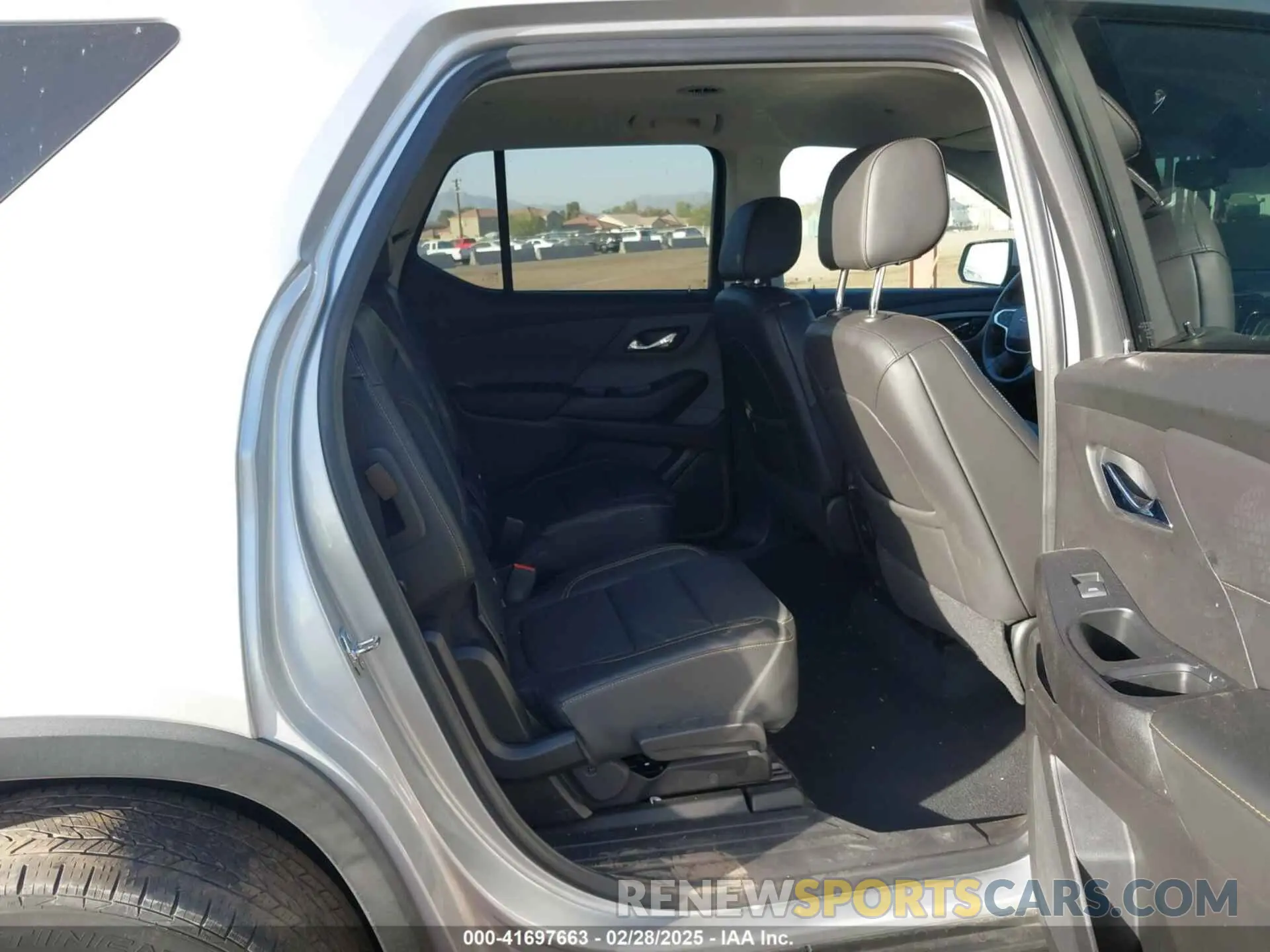 8 Photograph of a damaged car 1GNERJKW6MJ164170 CHEVROLET TRAVERSE 2021
