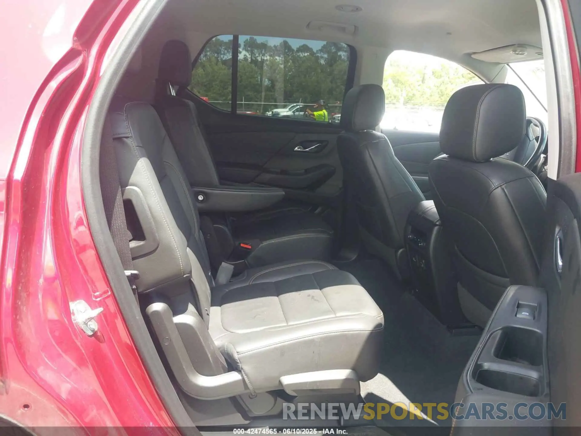 8 Photograph of a damaged car 1GNERJKW6MJ231477 CHEVROLET TRAVERSE 2021