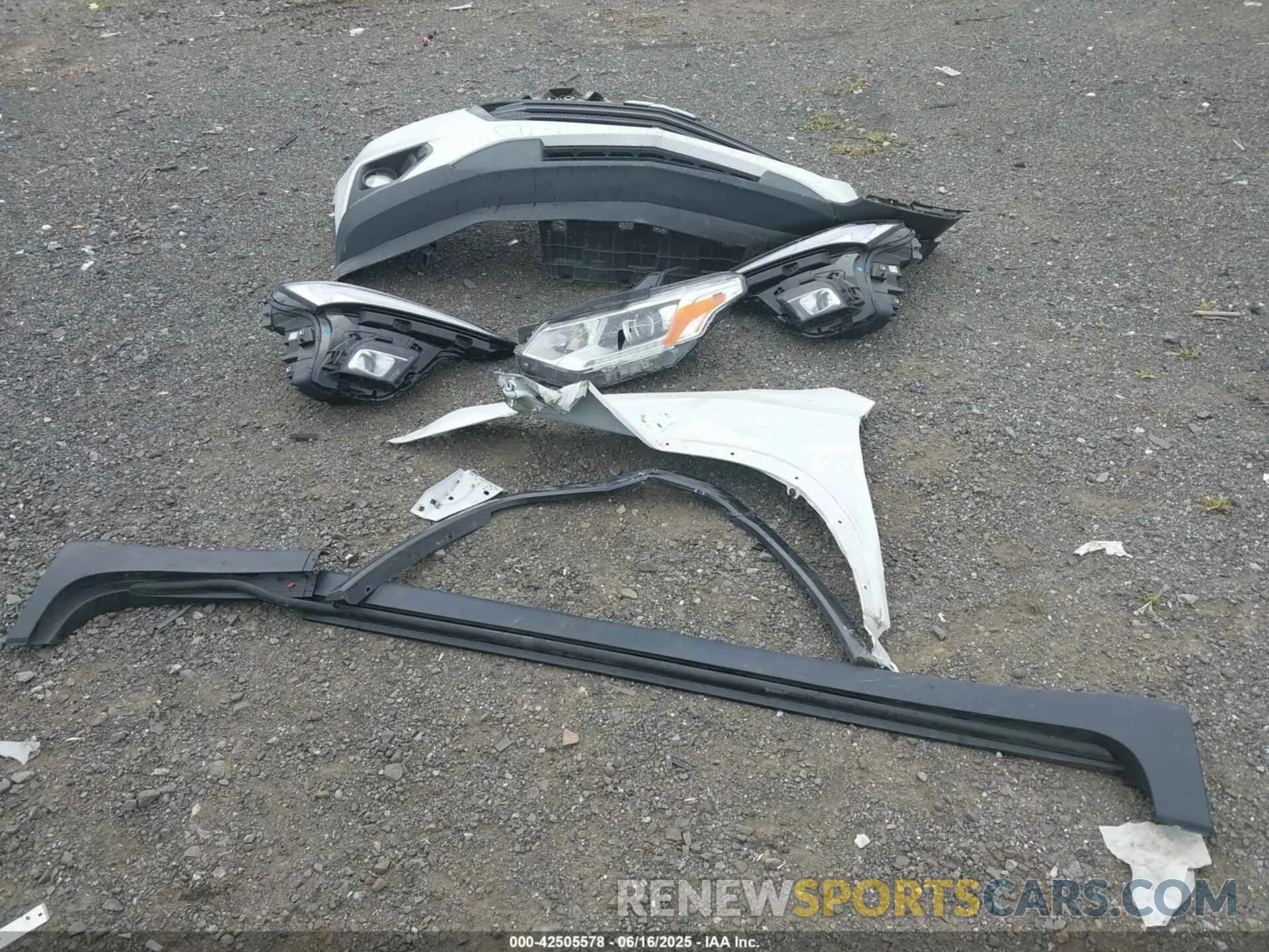 12 Photograph of a damaged car 1GNERJKW9MJ233563 CHEVROLET TRAVERSE 2021