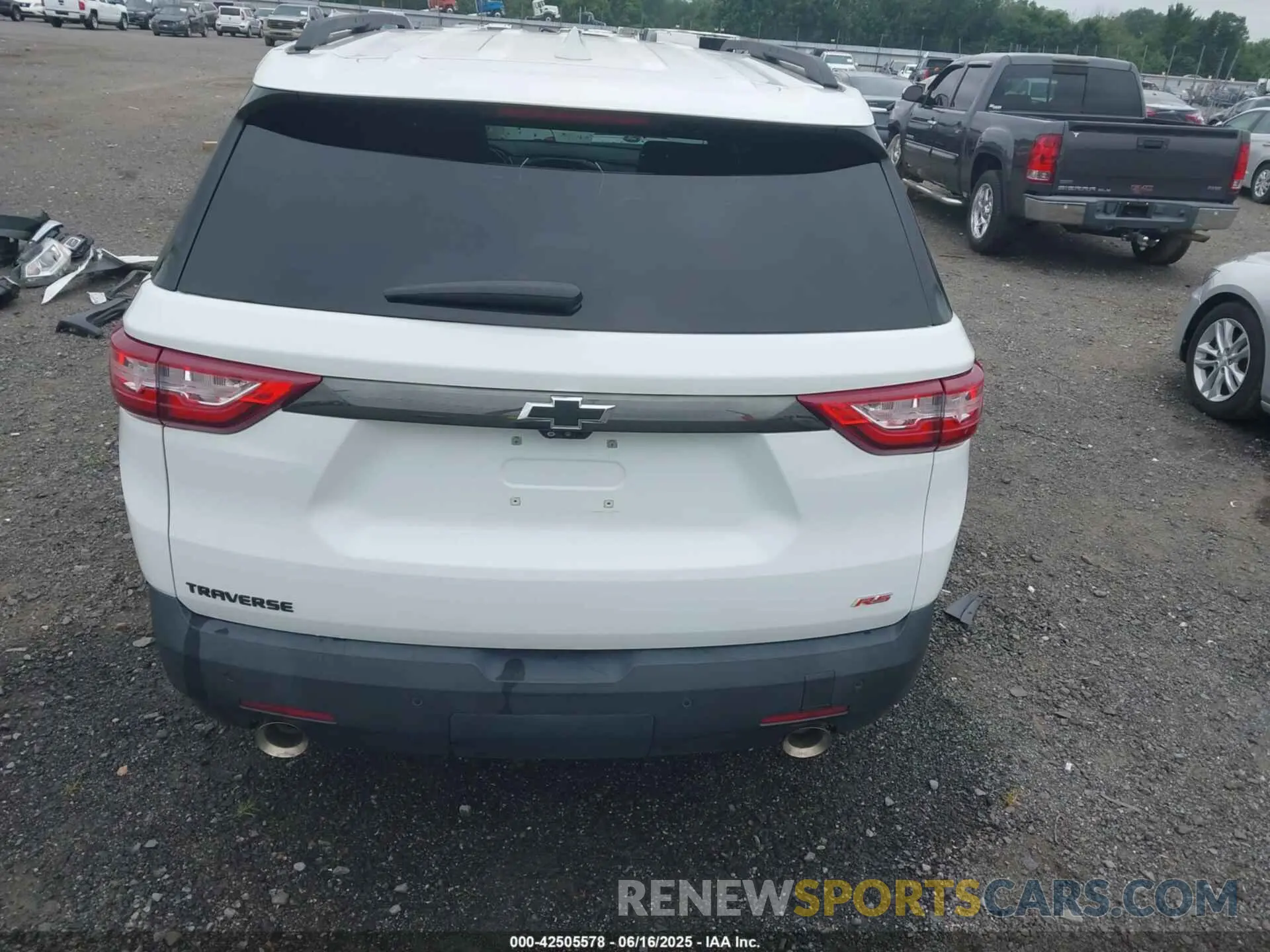 17 Photograph of a damaged car 1GNERJKW9MJ233563 CHEVROLET TRAVERSE 2021