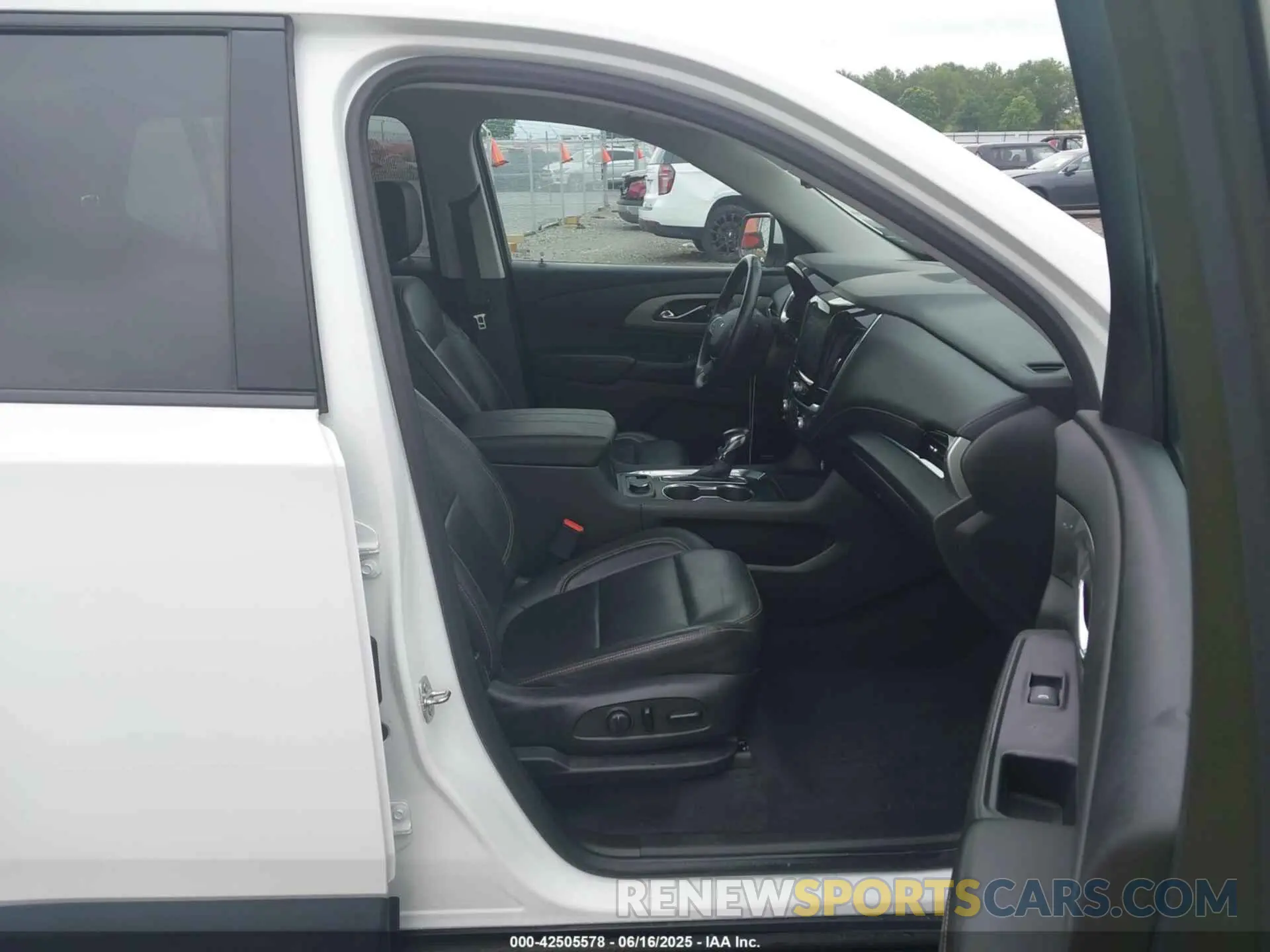 5 Photograph of a damaged car 1GNERJKW9MJ233563 CHEVROLET TRAVERSE 2021