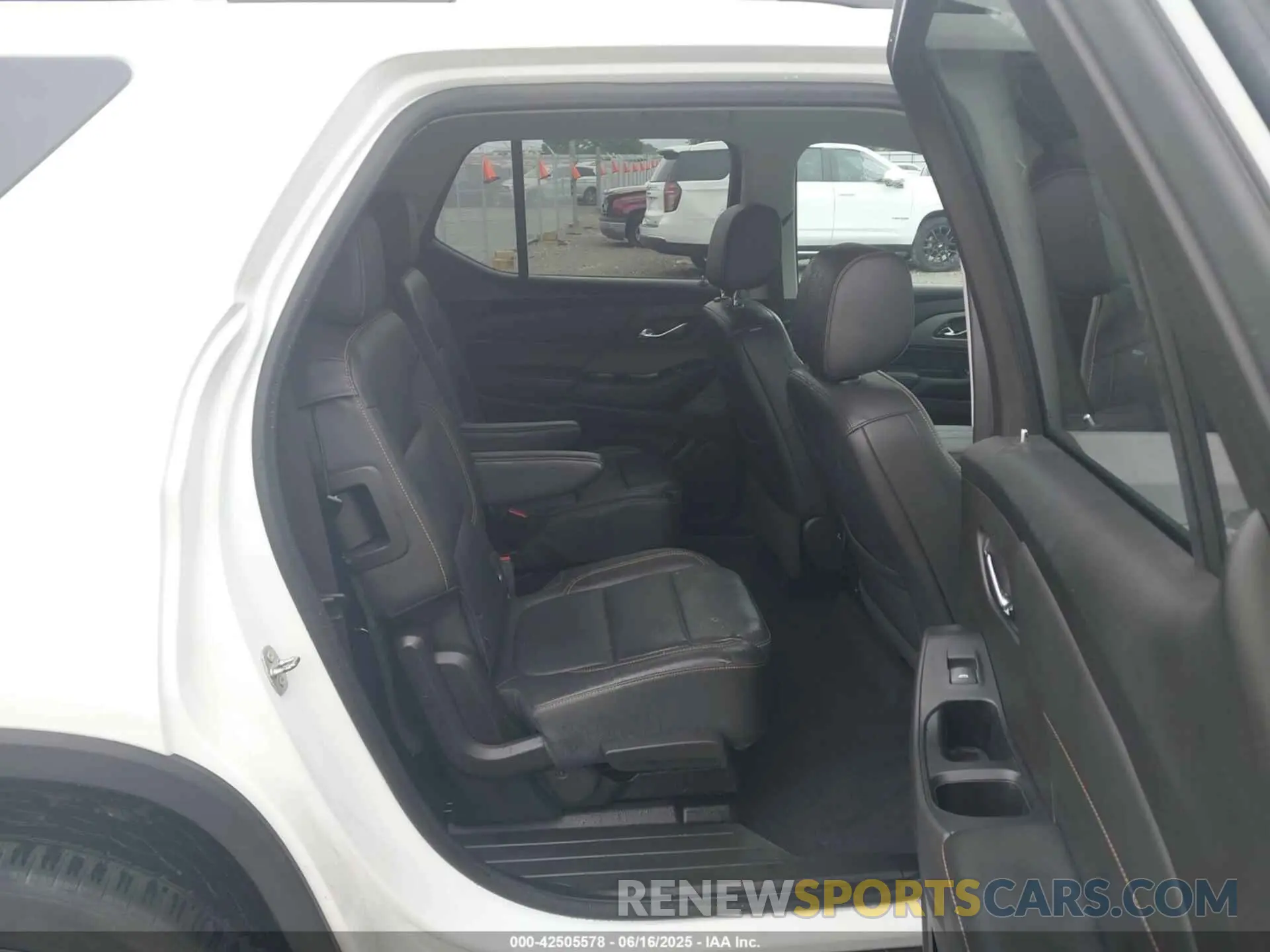 8 Photograph of a damaged car 1GNERJKW9MJ233563 CHEVROLET TRAVERSE 2021