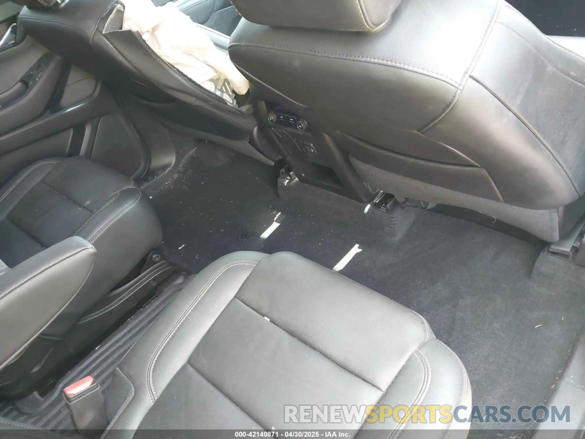 8 Photograph of a damaged car 1GNERJKW9MJ255465 CHEVROLET TRAVERSE 2021