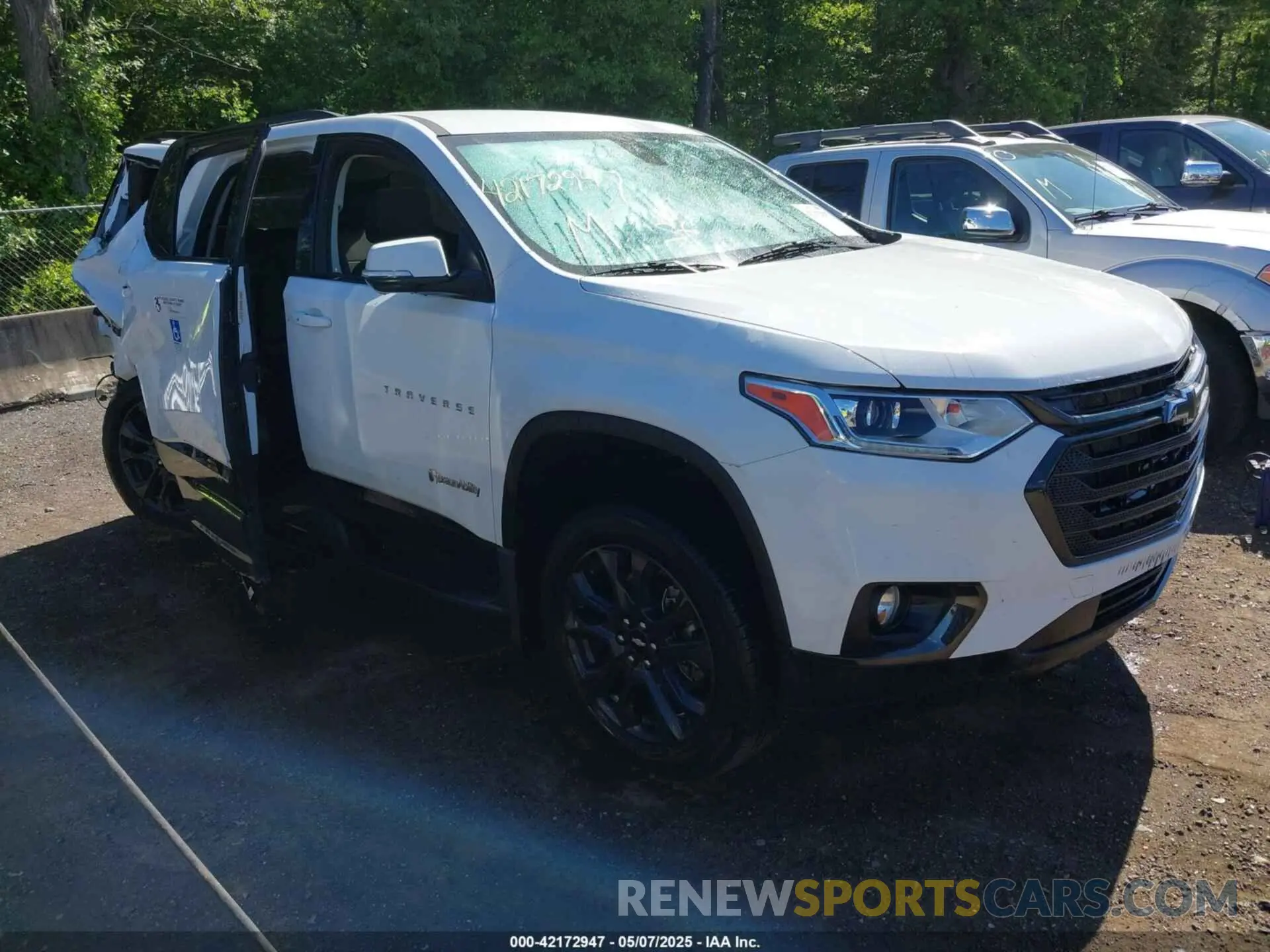 1 Photograph of a damaged car 1GNERJKWXMJ119703 CHEVROLET TRAVERSE 2021