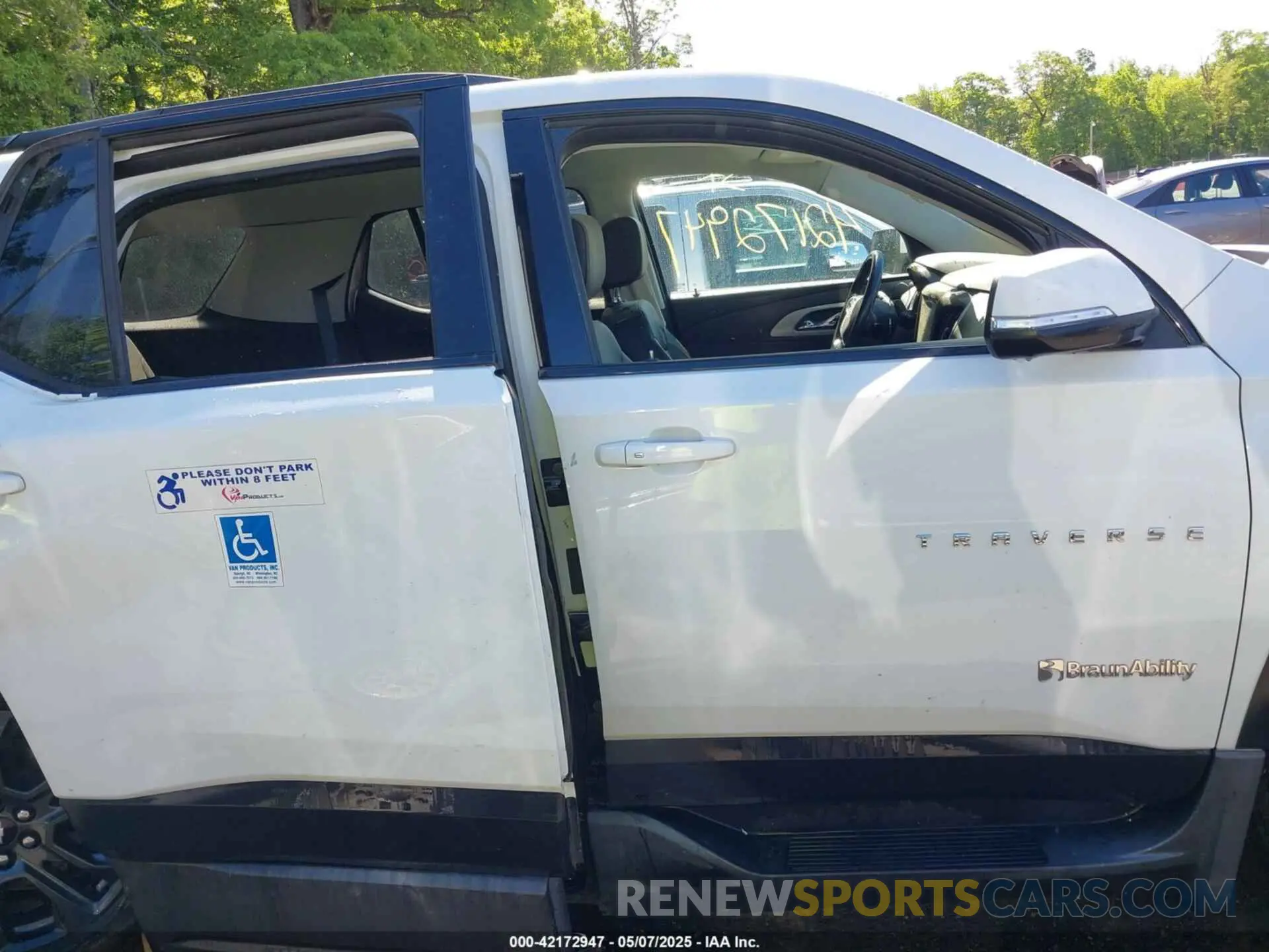 13 Photograph of a damaged car 1GNERJKWXMJ119703 CHEVROLET TRAVERSE 2021
