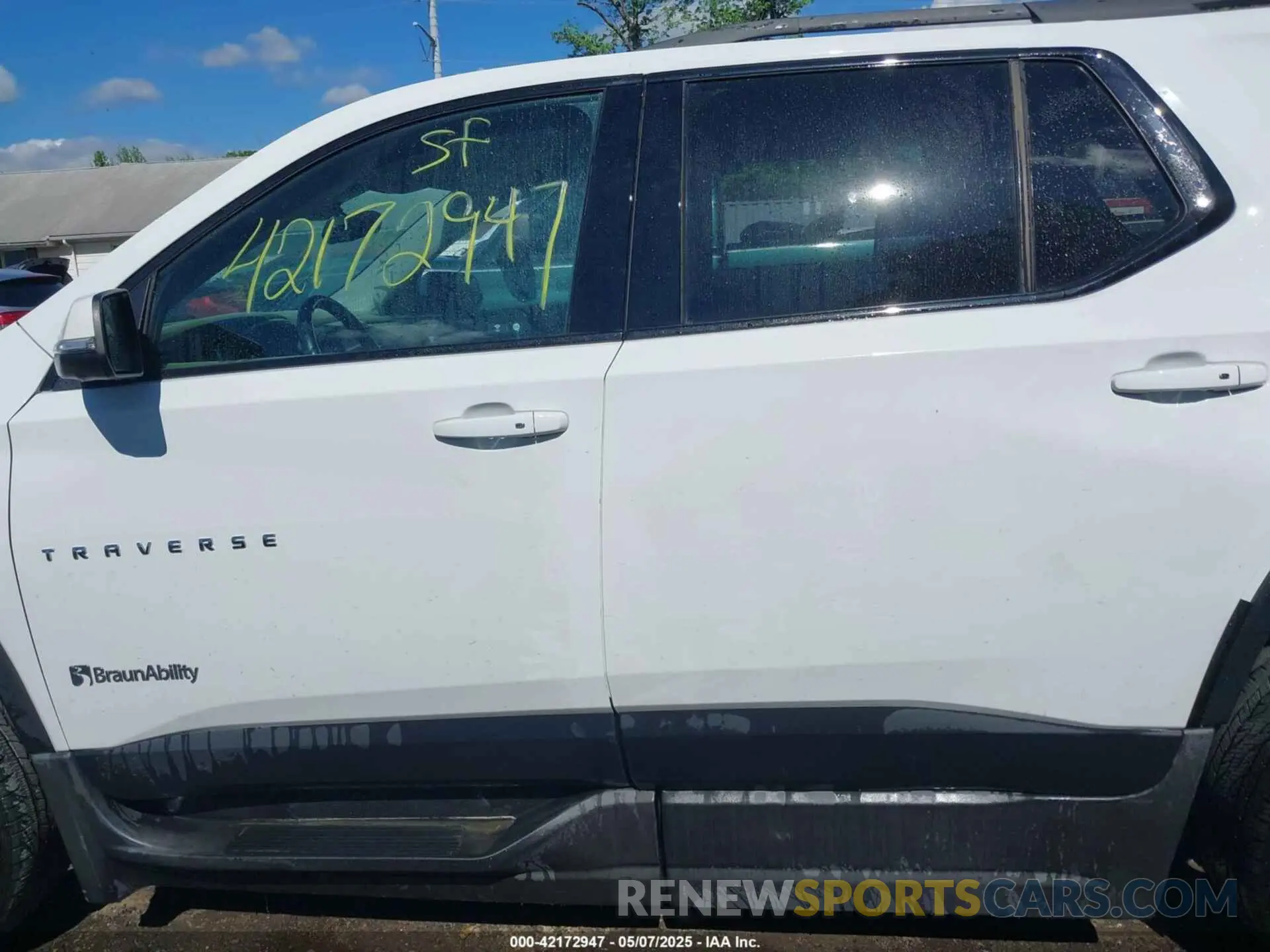 14 Photograph of a damaged car 1GNERJKWXMJ119703 CHEVROLET TRAVERSE 2021