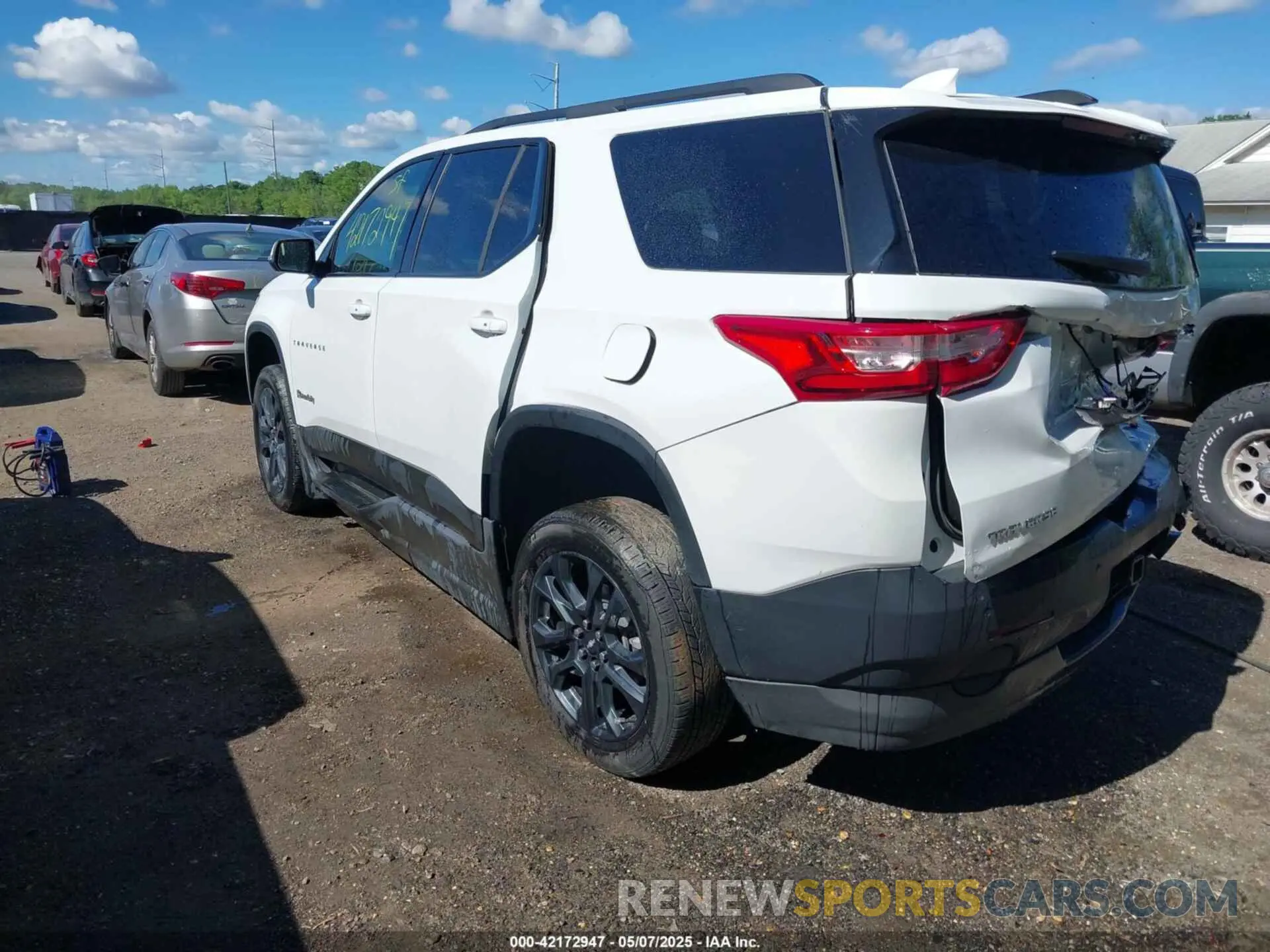 3 Photograph of a damaged car 1GNERJKWXMJ119703 CHEVROLET TRAVERSE 2021