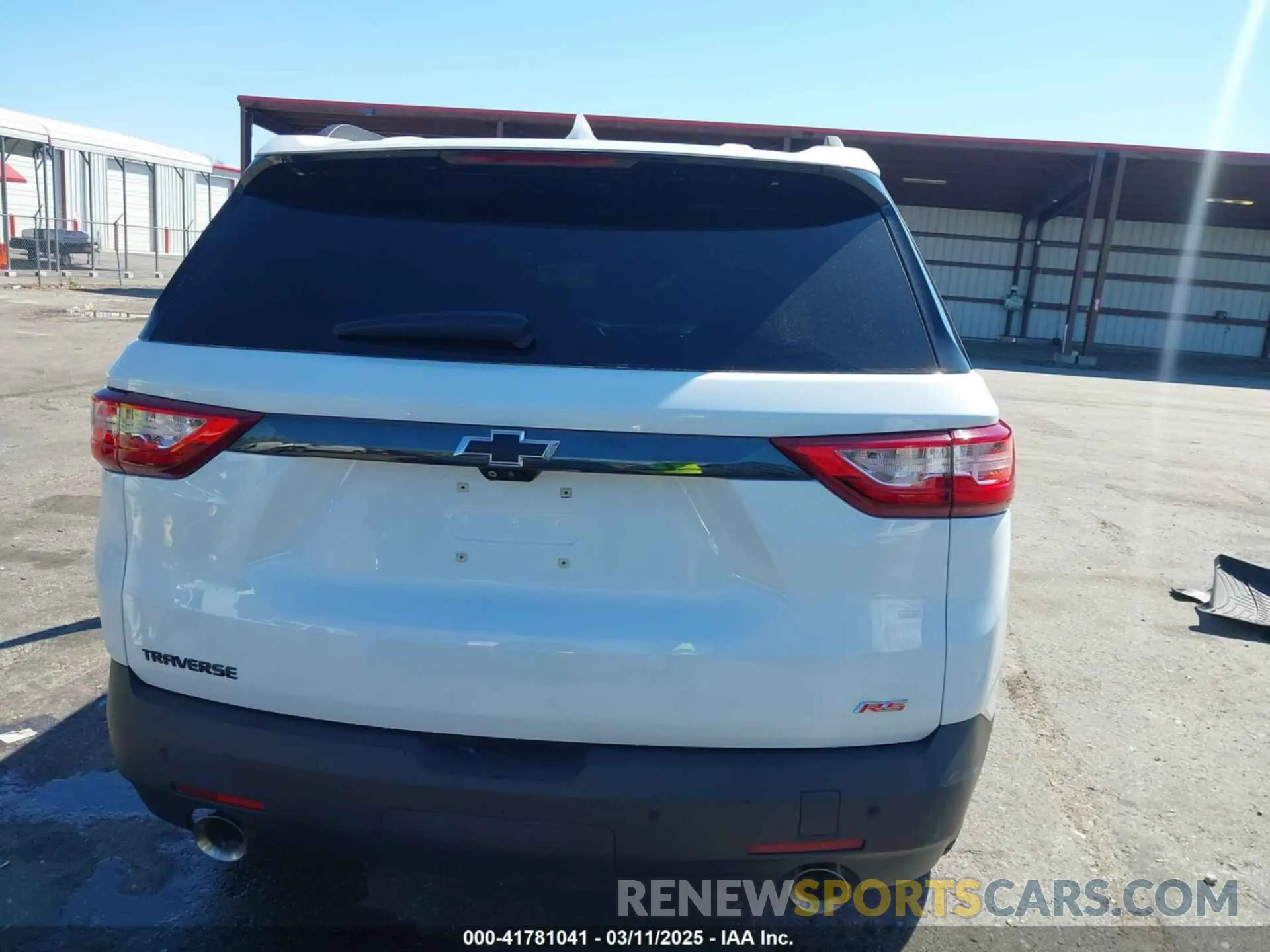 15 Photograph of a damaged car 1GNERJKWXMJ266698 CHEVROLET TRAVERSE 2021