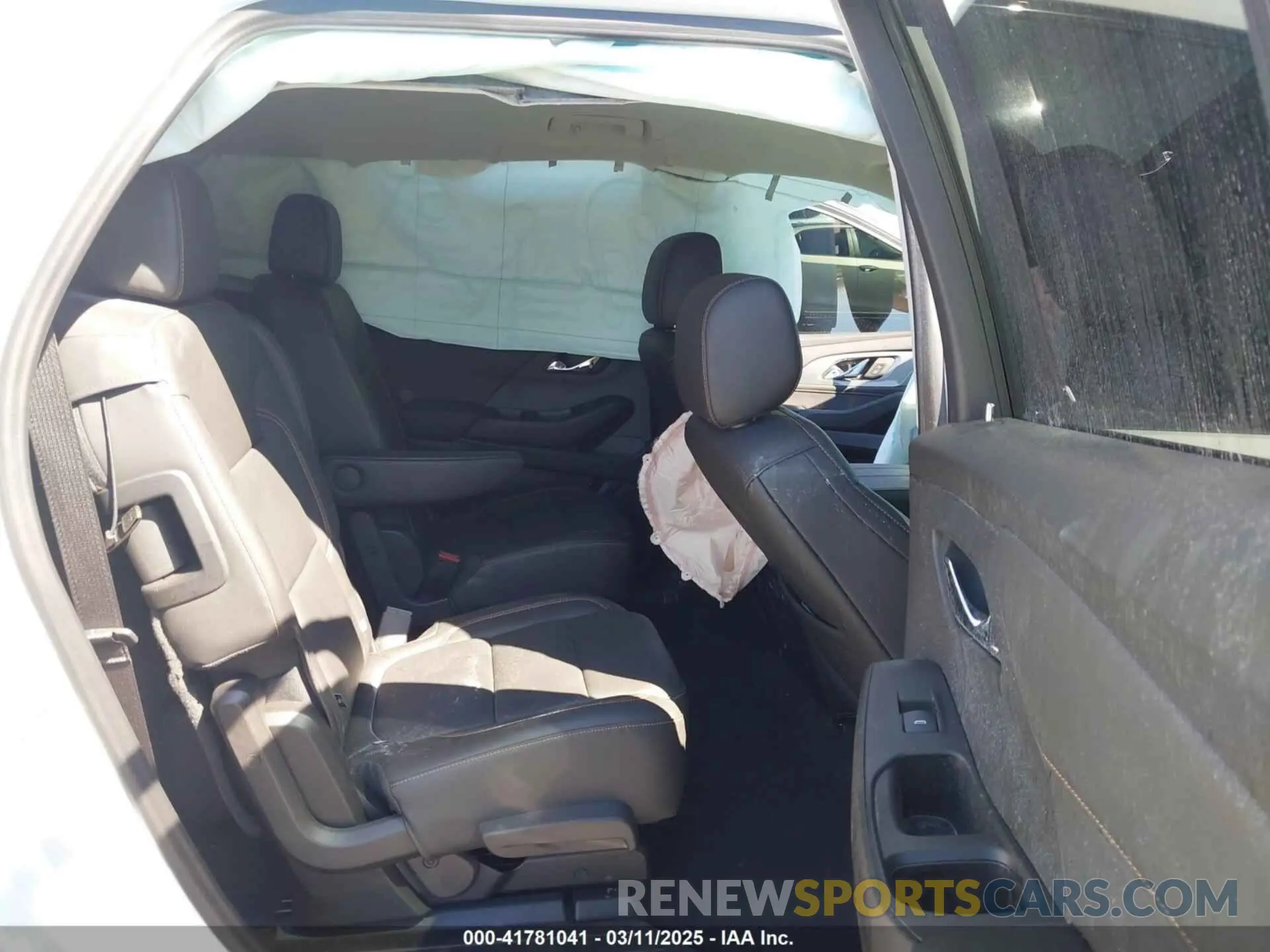 8 Photograph of a damaged car 1GNERJKWXMJ266698 CHEVROLET TRAVERSE 2021