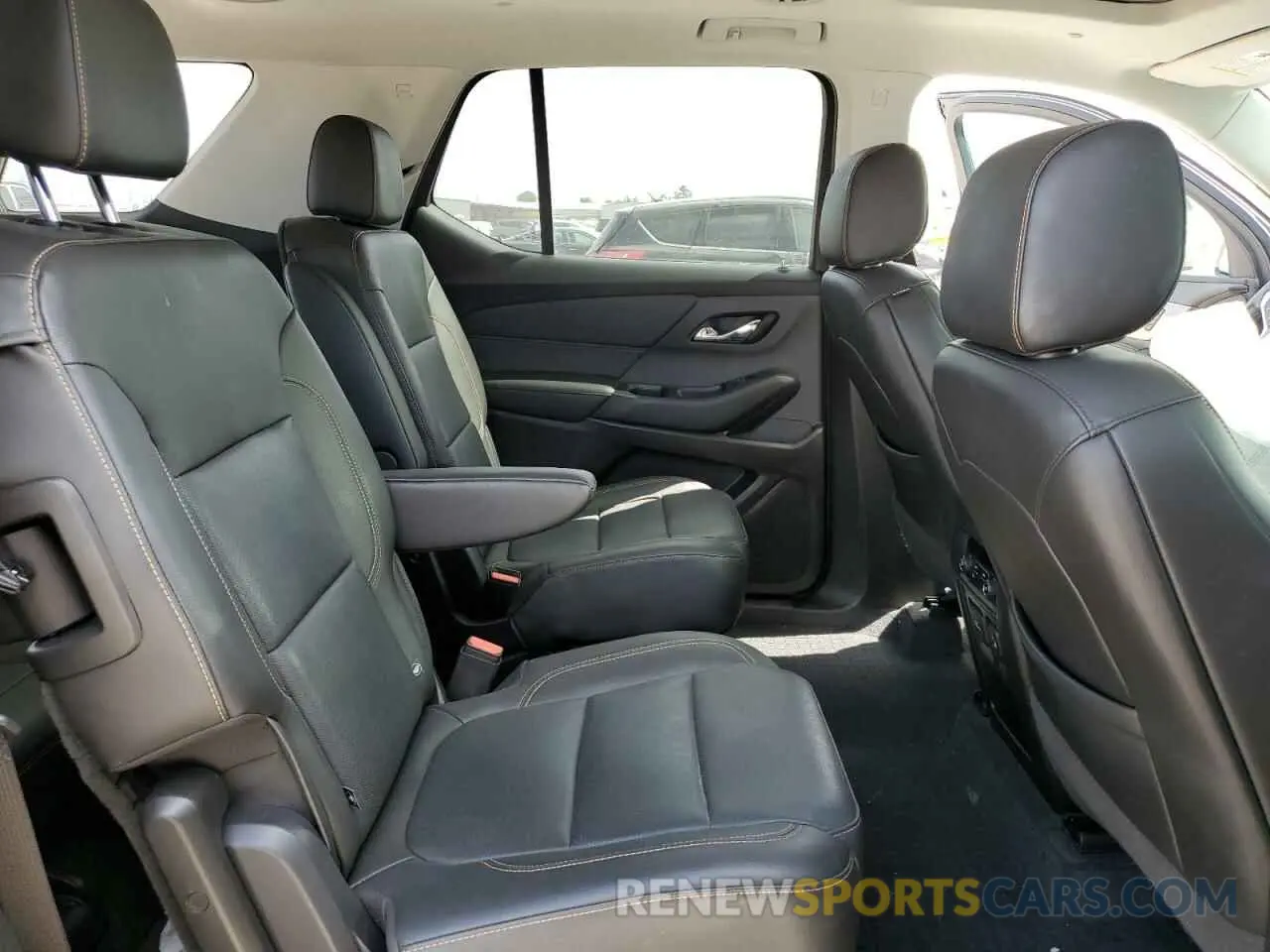 11 Photograph of a damaged car 1GNERKKW0MJ155132 CHEVROLET TRAVERSE 2021