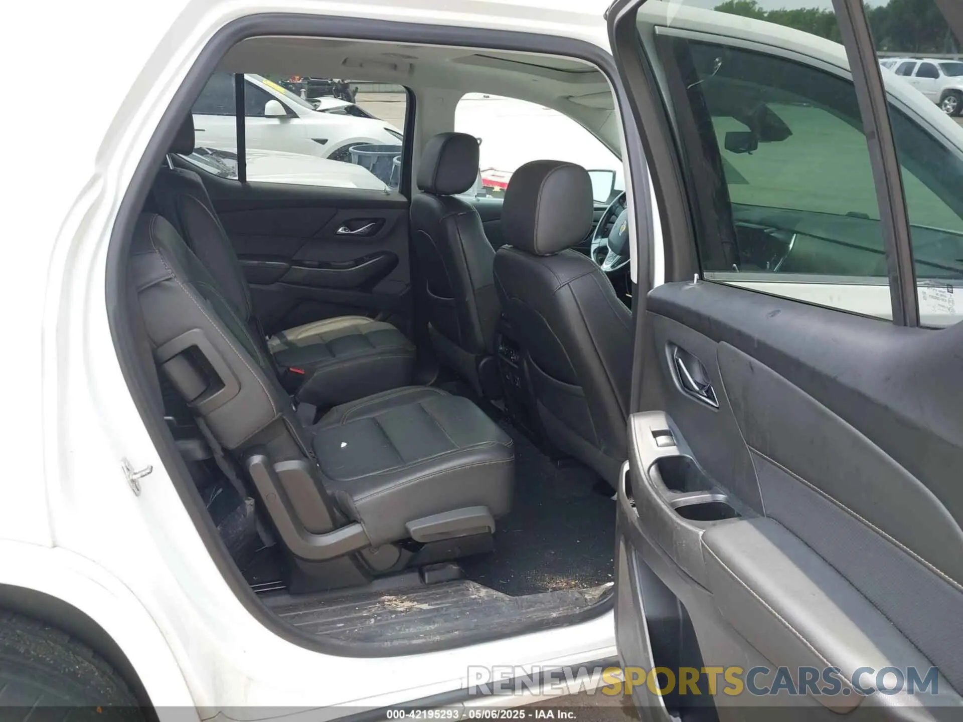 8 Photograph of a damaged car 1GNERKKW2MJ182543 CHEVROLET TRAVERSE 2021