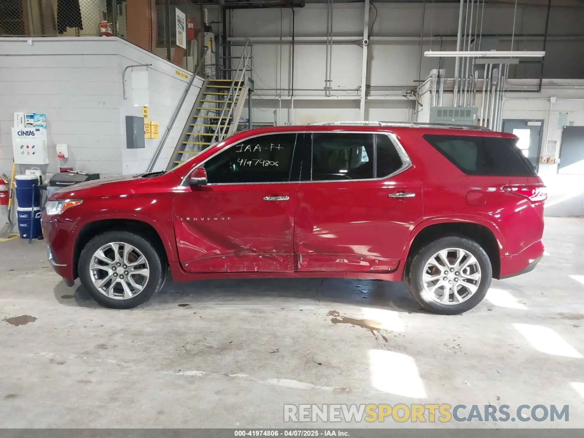 14 Photograph of a damaged car 1GNERKKW5MJ233825 CHEVROLET TRAVERSE 2021