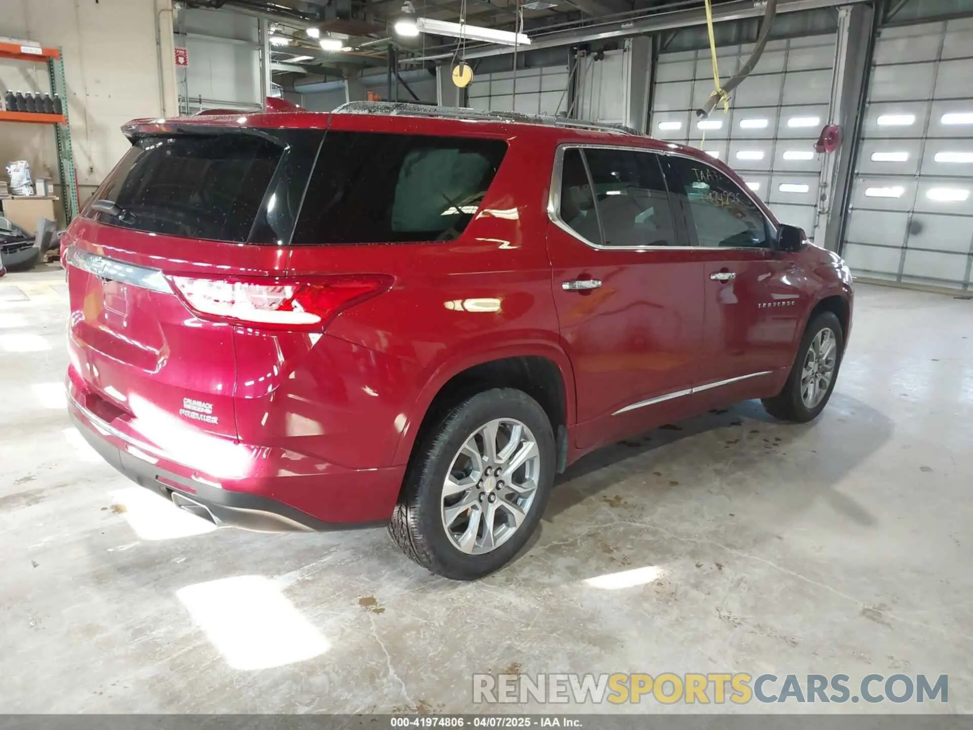 4 Photograph of a damaged car 1GNERKKW5MJ233825 CHEVROLET TRAVERSE 2021