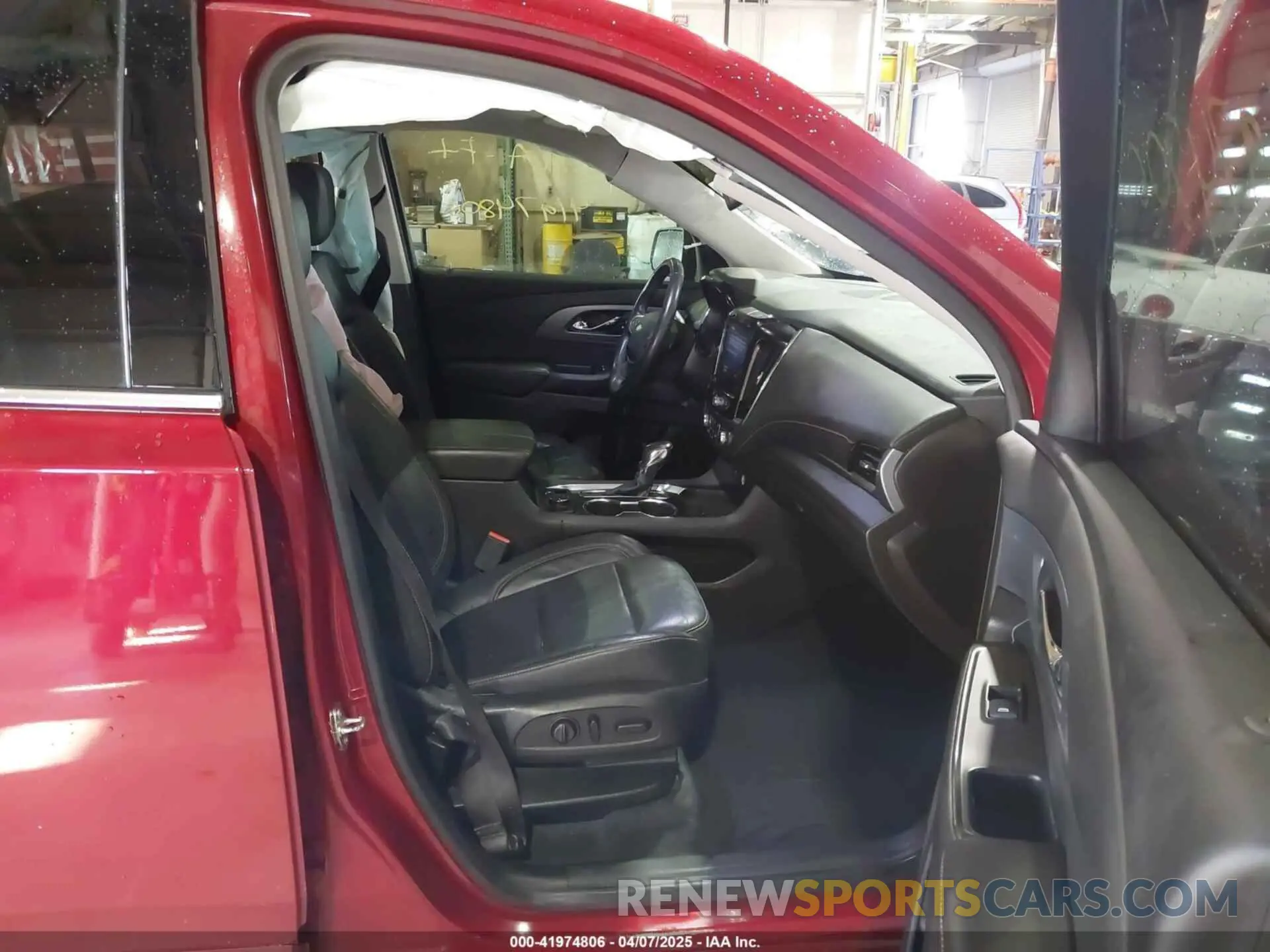 5 Photograph of a damaged car 1GNERKKW5MJ233825 CHEVROLET TRAVERSE 2021