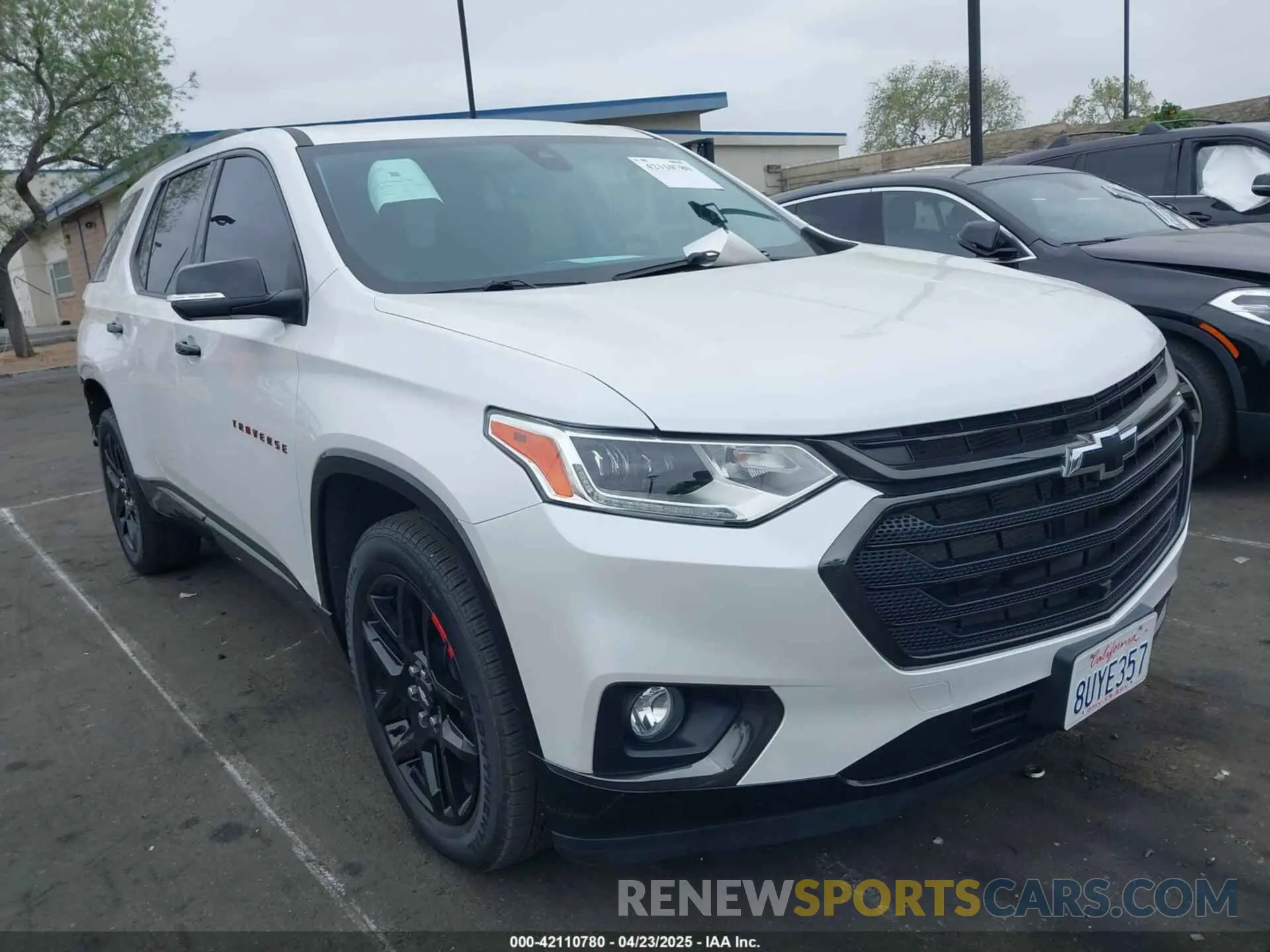 1 Photograph of a damaged car 1GNERKKWXMJ133834 CHEVROLET TRAVERSE 2021