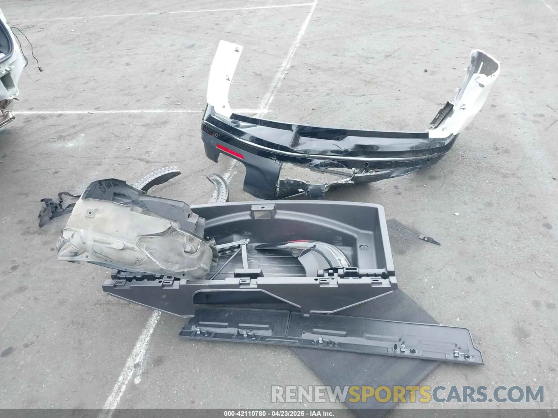 12 Photograph of a damaged car 1GNERKKWXMJ133834 CHEVROLET TRAVERSE 2021