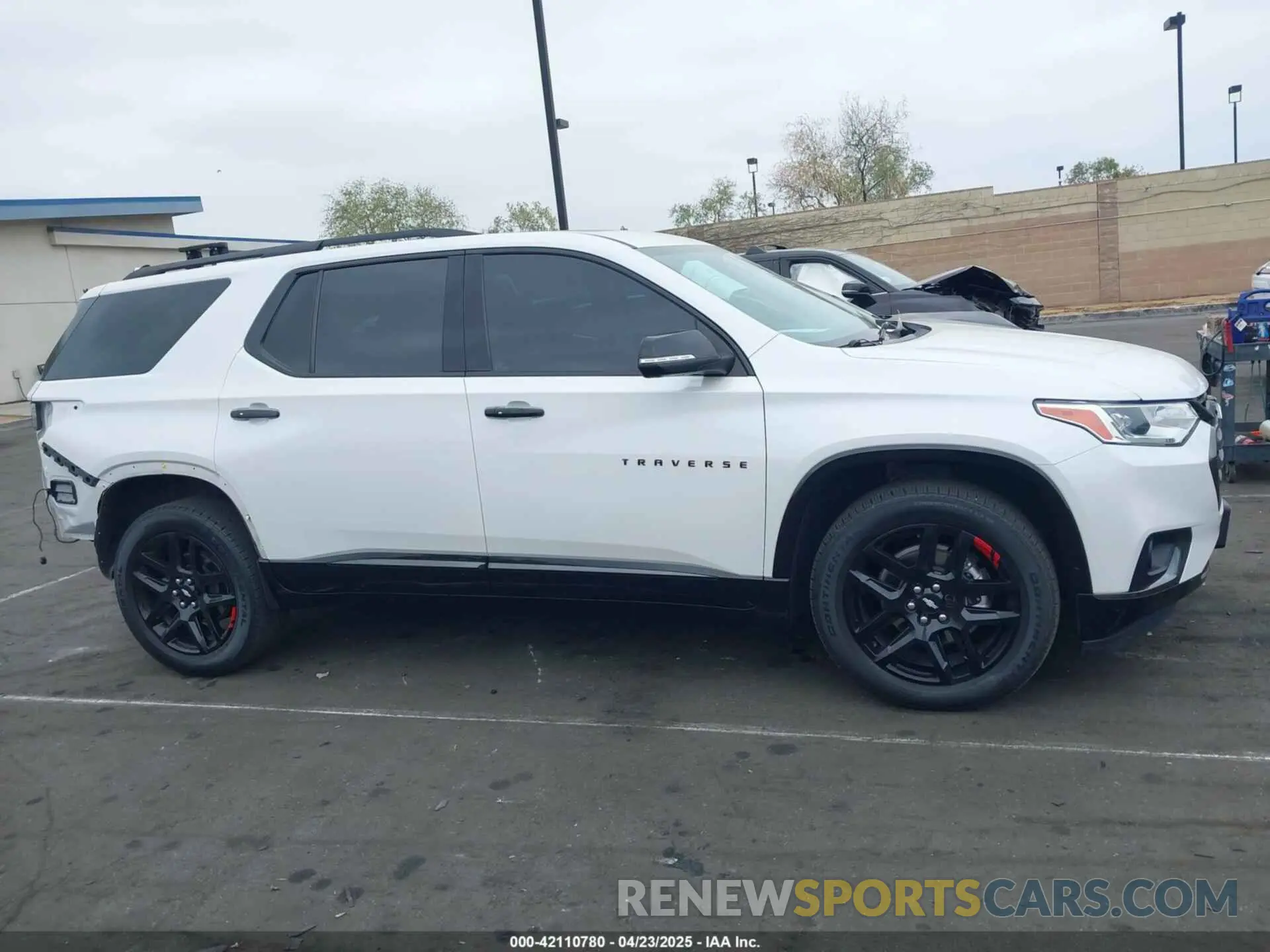 14 Photograph of a damaged car 1GNERKKWXMJ133834 CHEVROLET TRAVERSE 2021
