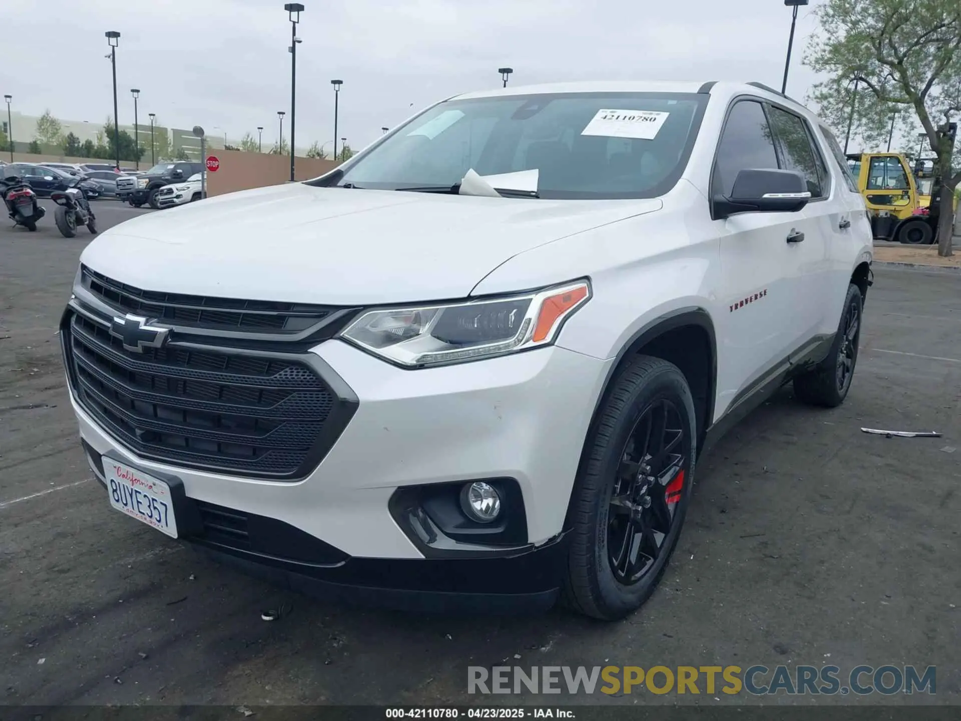 2 Photograph of a damaged car 1GNERKKWXMJ133834 CHEVROLET TRAVERSE 2021