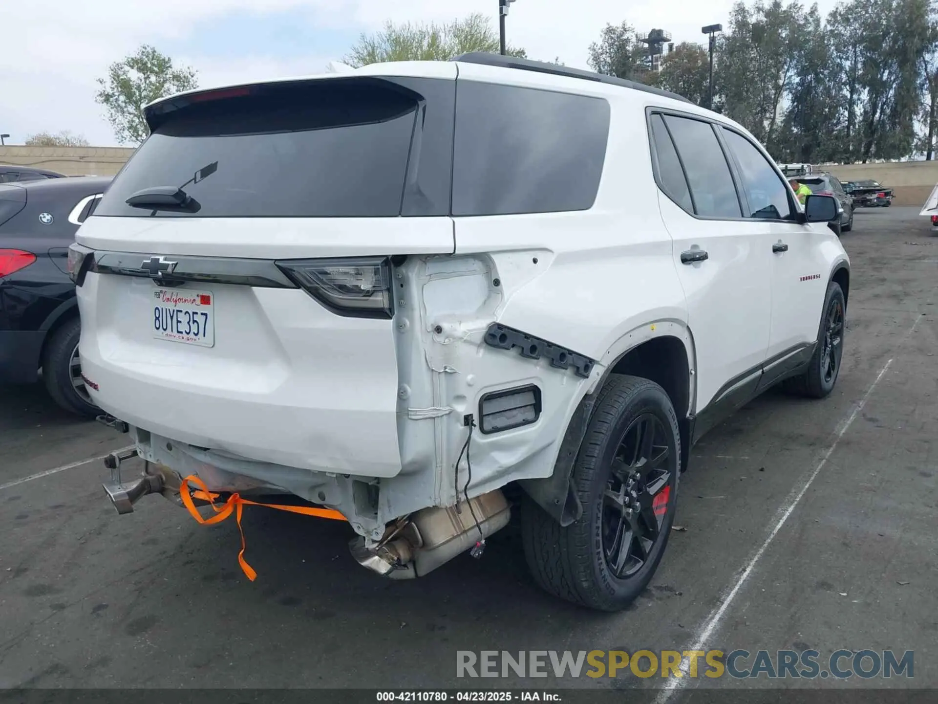 4 Photograph of a damaged car 1GNERKKWXMJ133834 CHEVROLET TRAVERSE 2021
